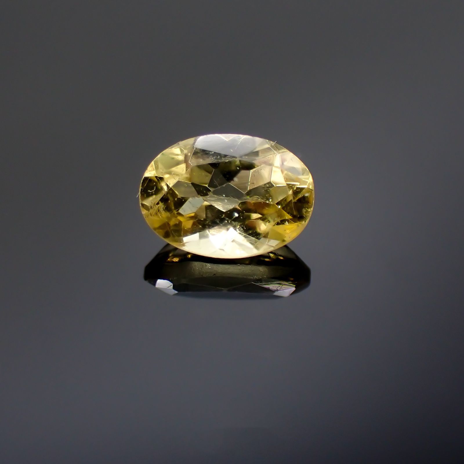 レモンイエローアパタイト(宝石名アパタイト) メキシコ産 0.93ct 識別済[211013235]7.2×5.2mm前後