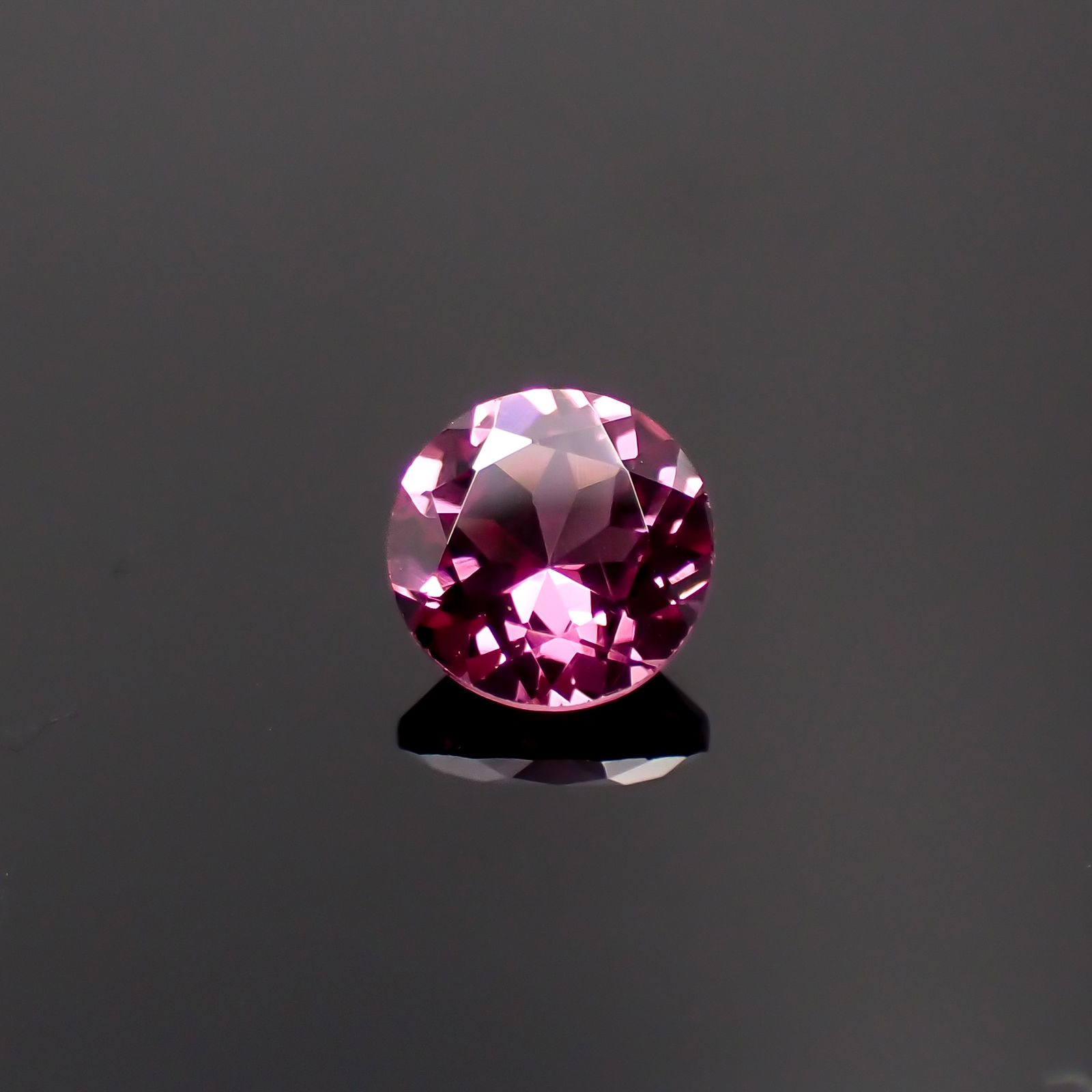 カラーシフトマラヤガーネット タンザニア産 1.02ct[231124338]6.1x6.1mm前後