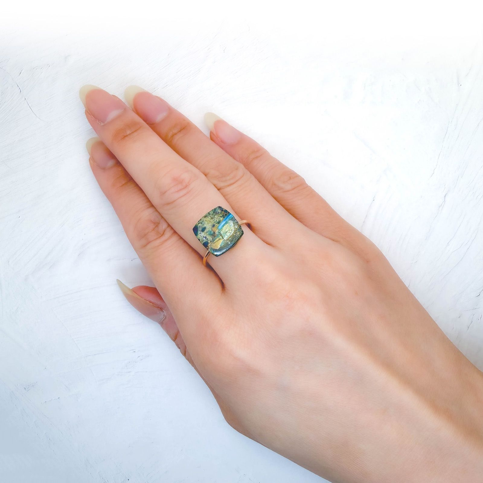 ブルーオパール ペルー産 2.83ct / 11.8x11.7mm前後 [260933090]
