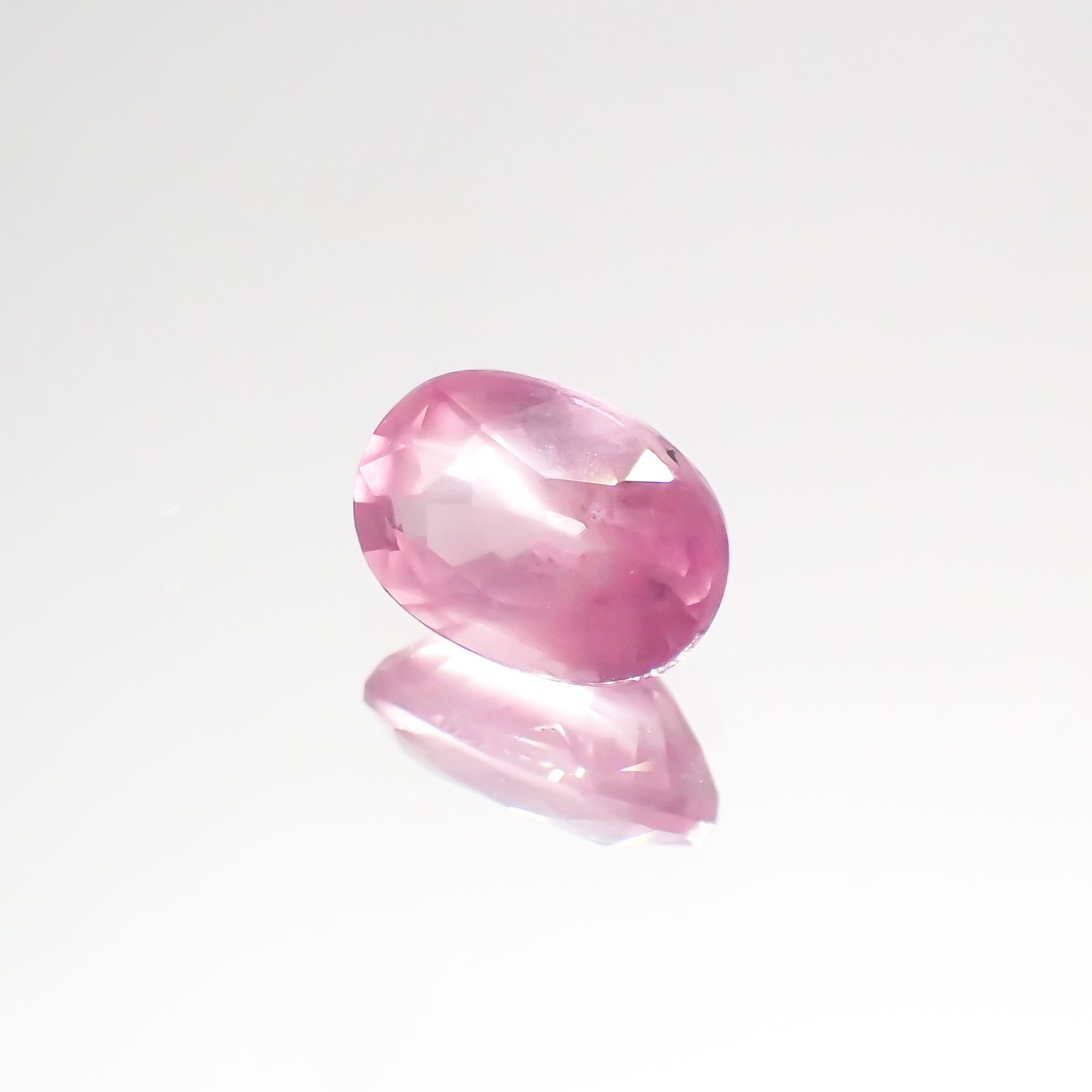 シルキーピンクスピネル(宝石名ピンク・スピネル)タンザニア産 0.97ct 識別済[240214139]6.8x4.8mm前後