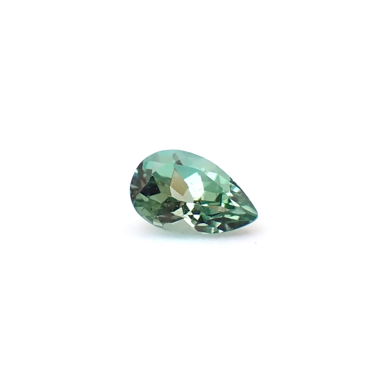 グリーンゾイサイト(宝石名グリーン・ゾイサイト)タンザニア産 識別済 0.27ct / 5.1x3.1mm前後 [260932851]