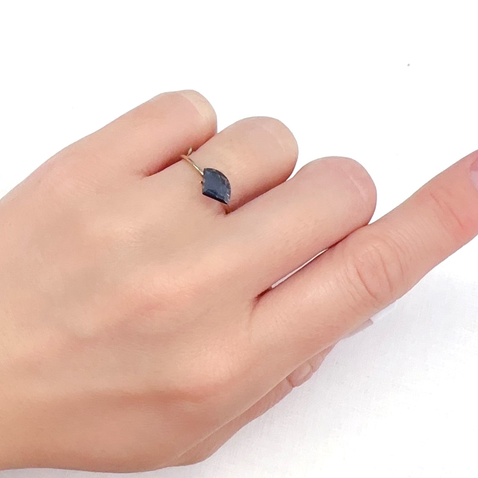 ◇カスタムカット◇サファイア(宝石名サファイア)マダガスカル産 0.54ct 識別済[231225186]6.3x9.1mm前後