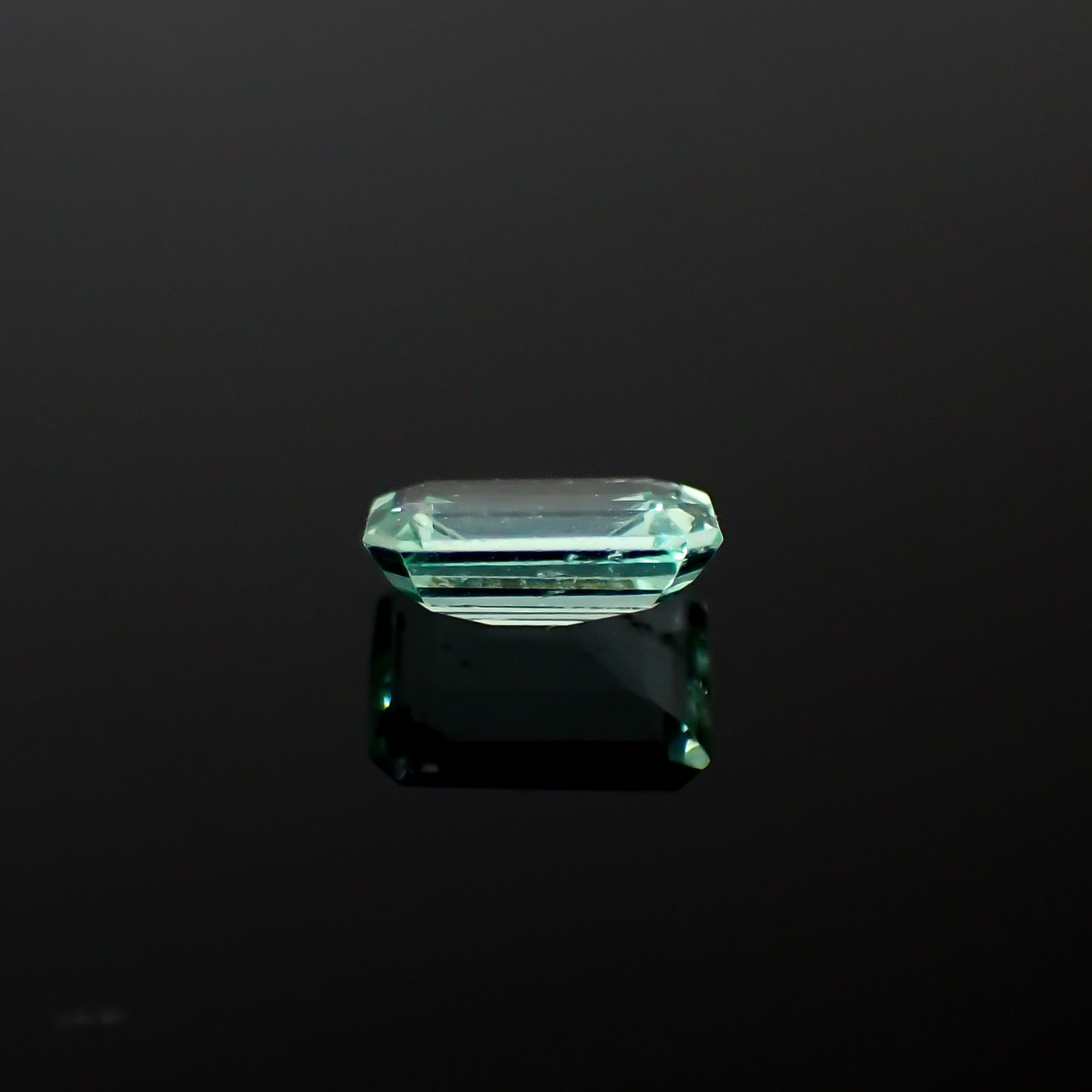 パステルカラーエメラルド コロンビア産 0.41ct[240225959]5.7x4.1mm前後