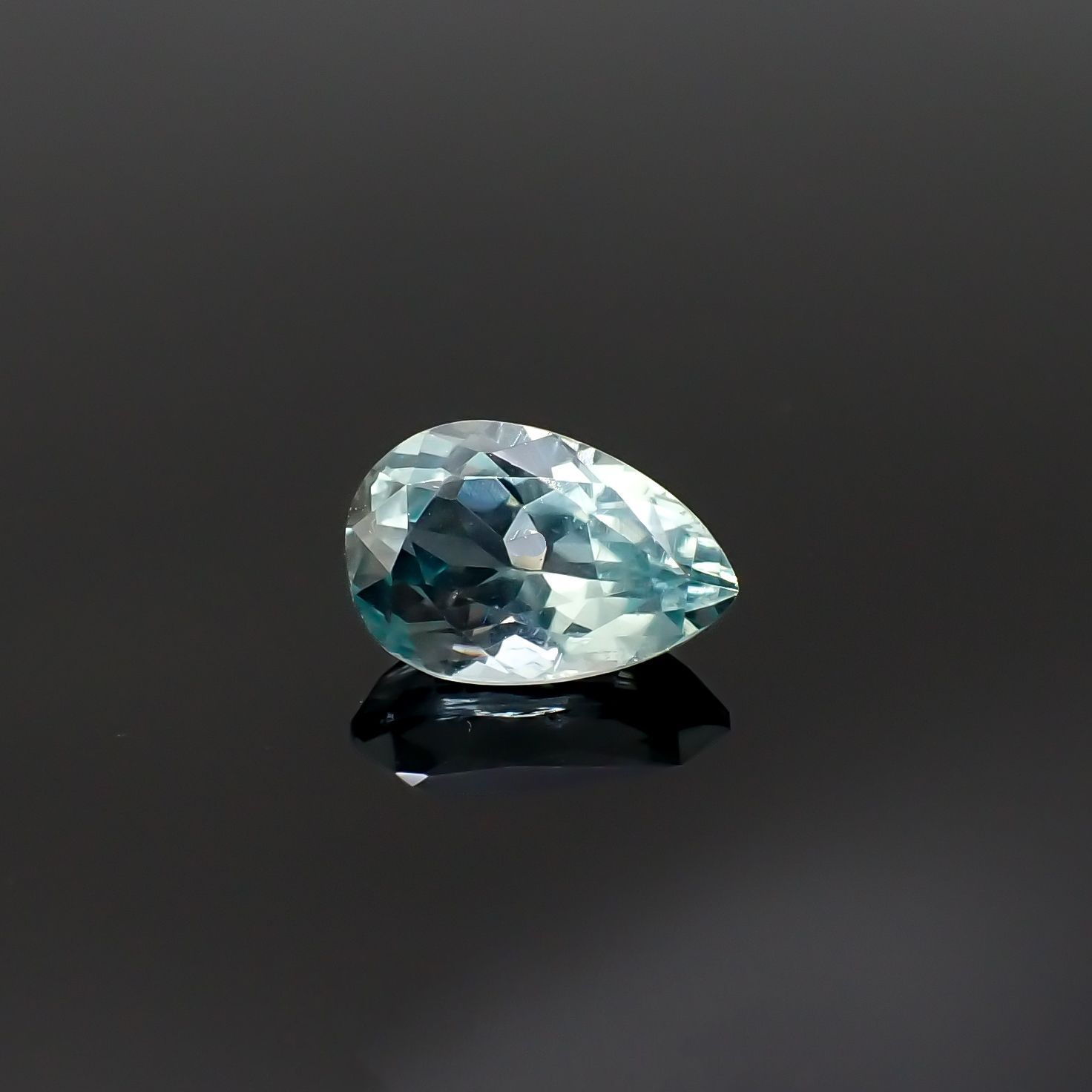 シーフォームカイヤナイト(宝石名カイヤナイト)タンザニア産 1.91ct 識別済[220616278]9.1x6.2mm前後