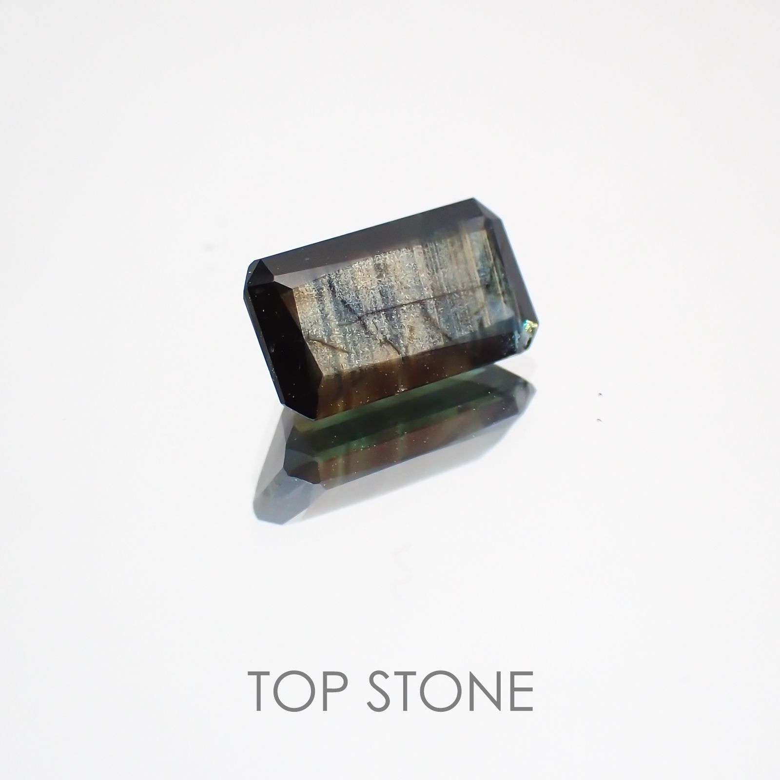ゴールドシーンサファイア 非加熱(宝石名シーン・サファイア) ケニア産 1.916ct ソ付(彩珠)[210310351]8.9×5mm前後