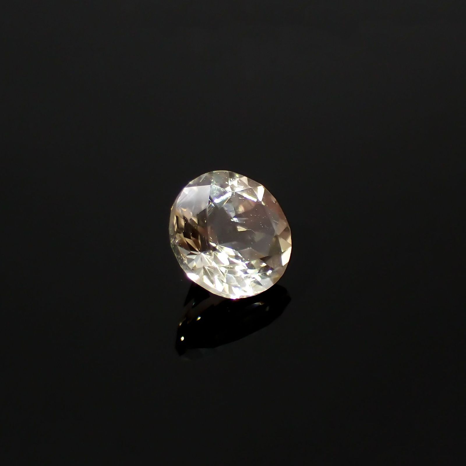 バイカラーオレゴンサンストーン(宝石名ラブラドライト)アメリカ・オレゴン州産 0.85ct 識別済[220616441]6.1x6.1mm前後