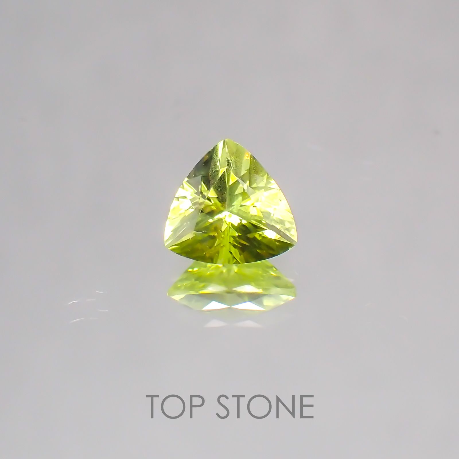 パロットクリソベリル インド産 ルース 0.76ct[20128564]5.8×5.7mm前後