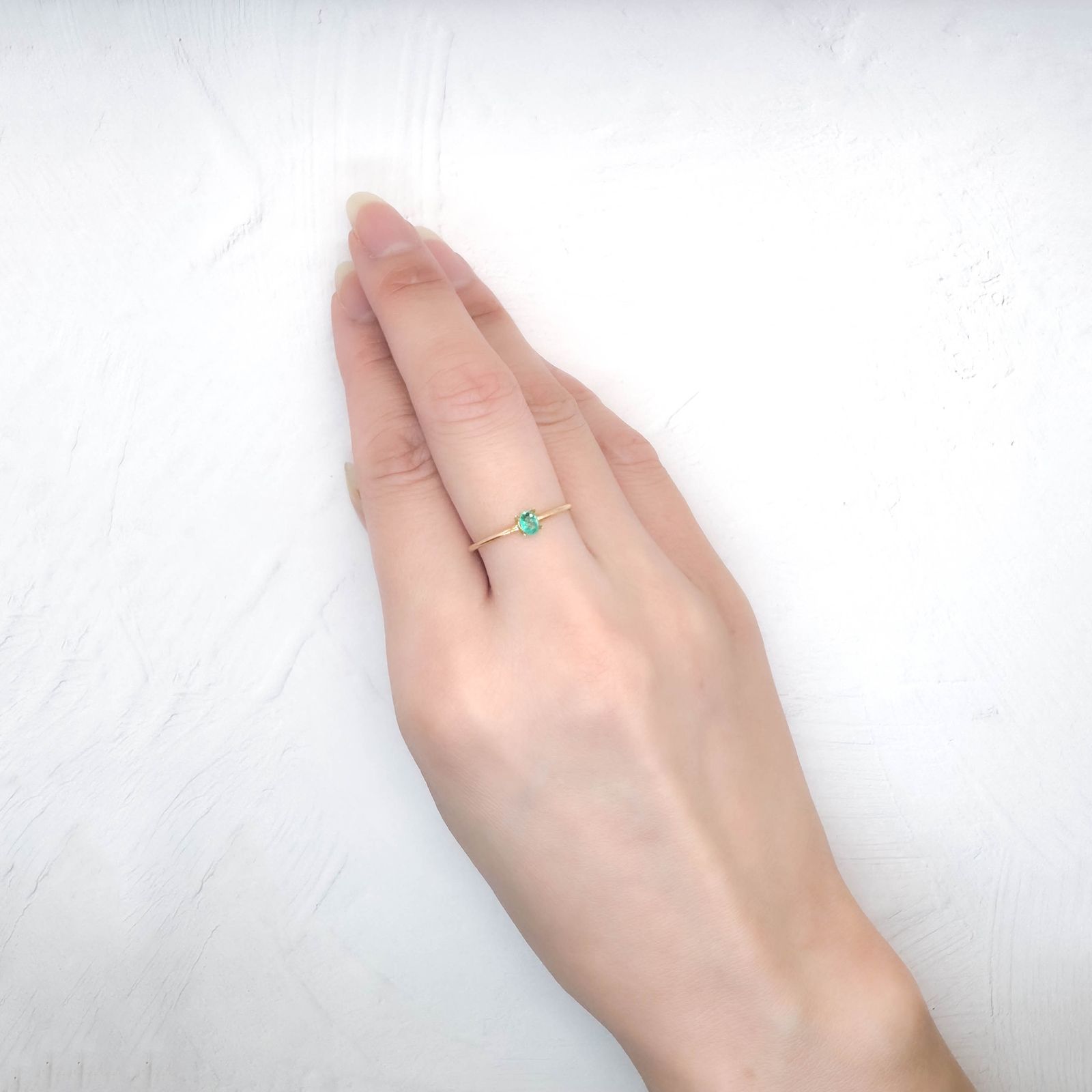 パライバトルマリン ブラジル・パライバ州バターリャ鉱山産 0.11ct / 3.8x2.7mm前後 [250931082]