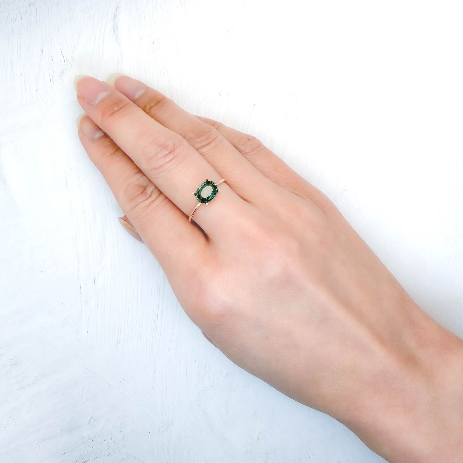 サファイア(宝石名サファイア) マダガスカル/スリランカ産 識別済 1.41ct / 7.7x6mm前後 [260112472]