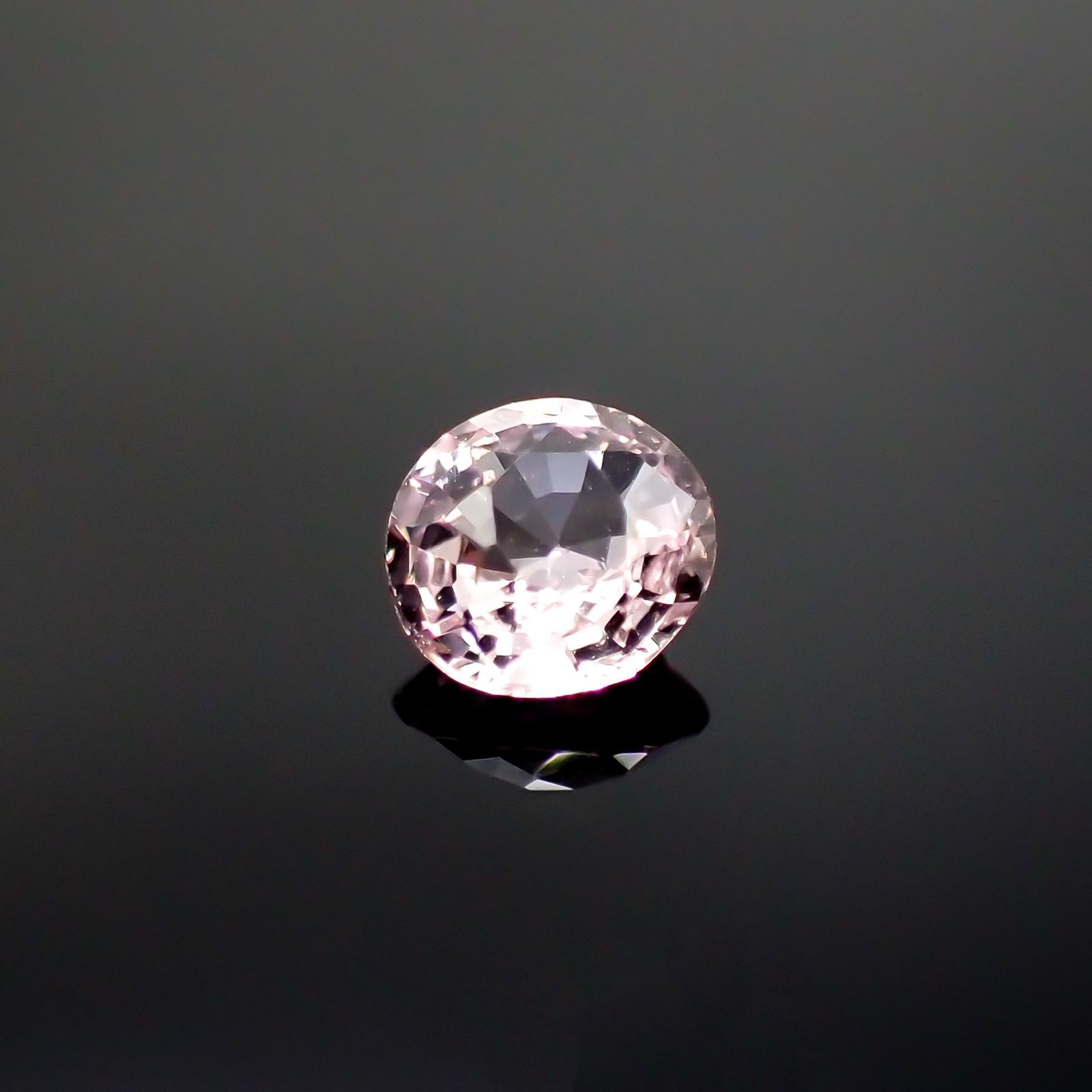 ピンクサファイア(宝石名ピンク・サファイア) マダガスカル/スリランカ産 0.47ct 識別済[210712555]4.6×4.6mm前後