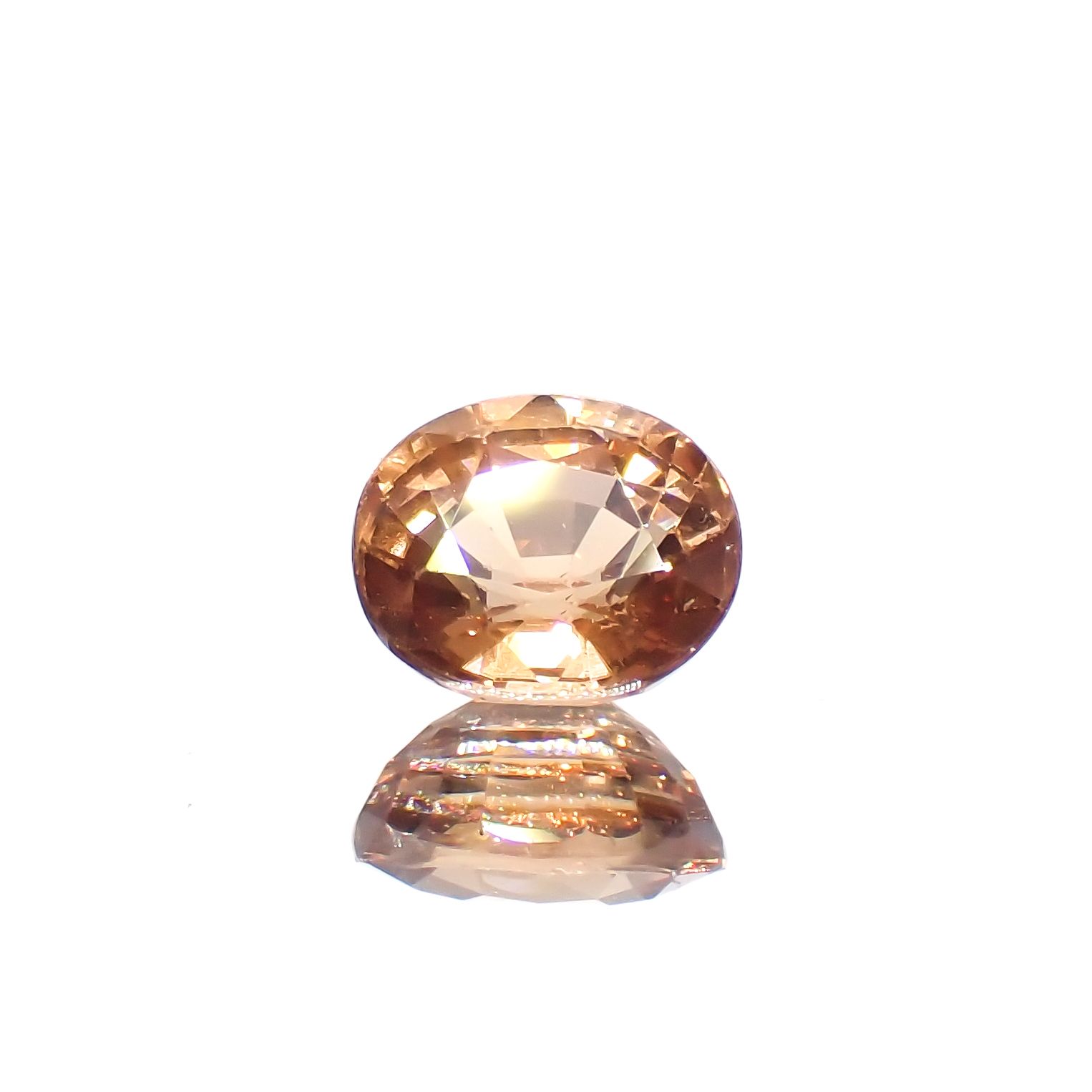 カラーチェンジマラヤガーネット(宝石名ガーネット)タンザニア産 1.00ct 識別済[230421639]6x5.1mm前後