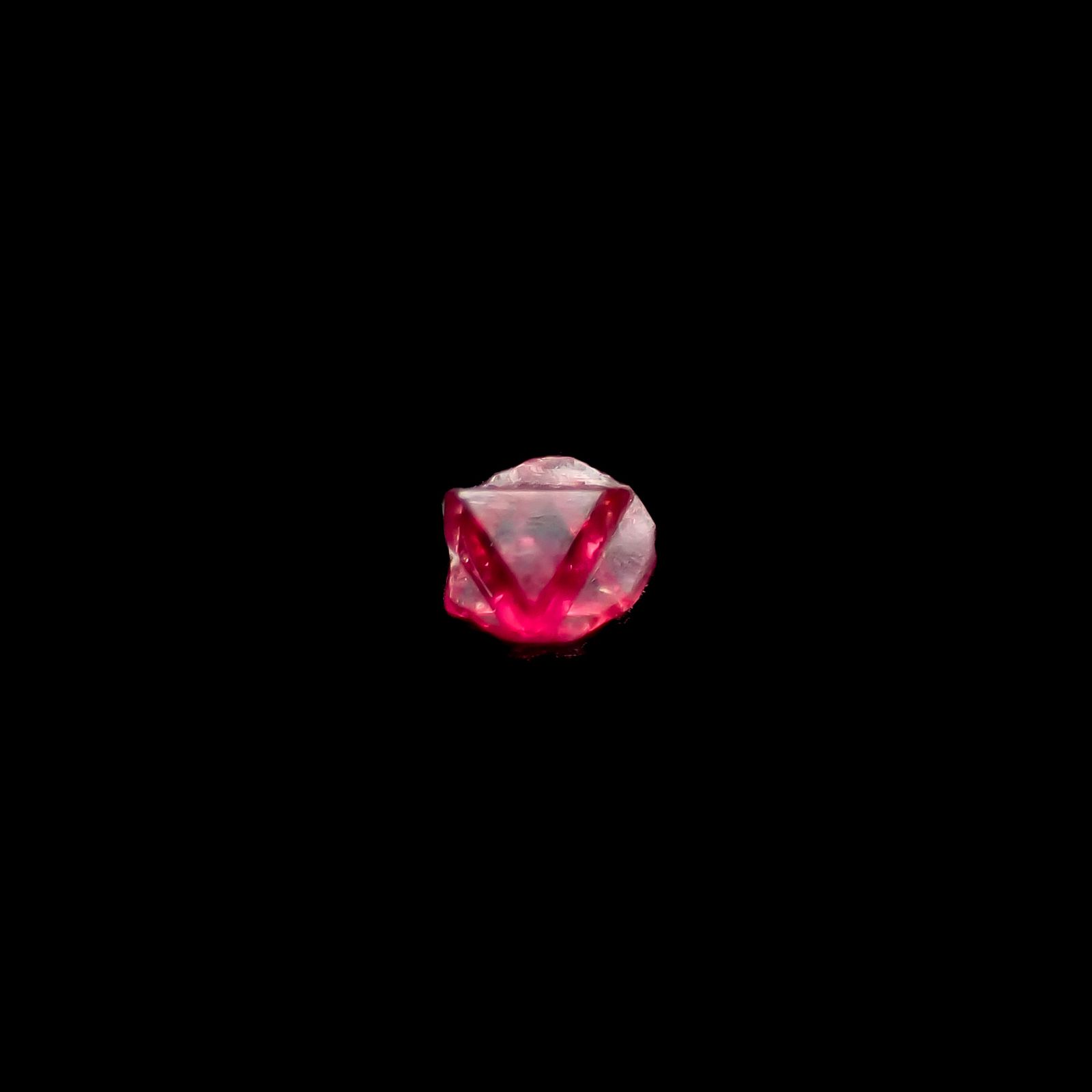 ツインクリスタルスピネル(スピネル式双晶) 原石 ビルマ産 0.10ct[240628434]2.7x2.5mm前後