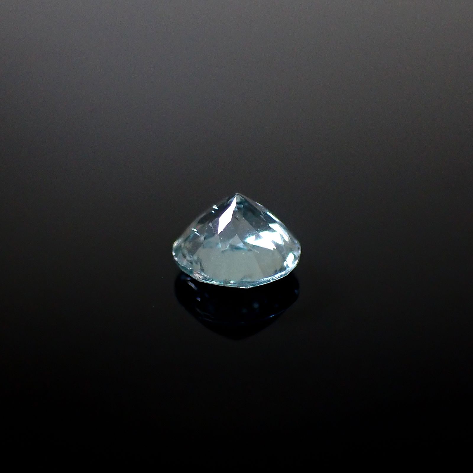 シーフォームカイヤナイト(宝石名カイヤナイト)タンザニア産 1.72ct 識別済[220616284]7.1x7.1mm前後