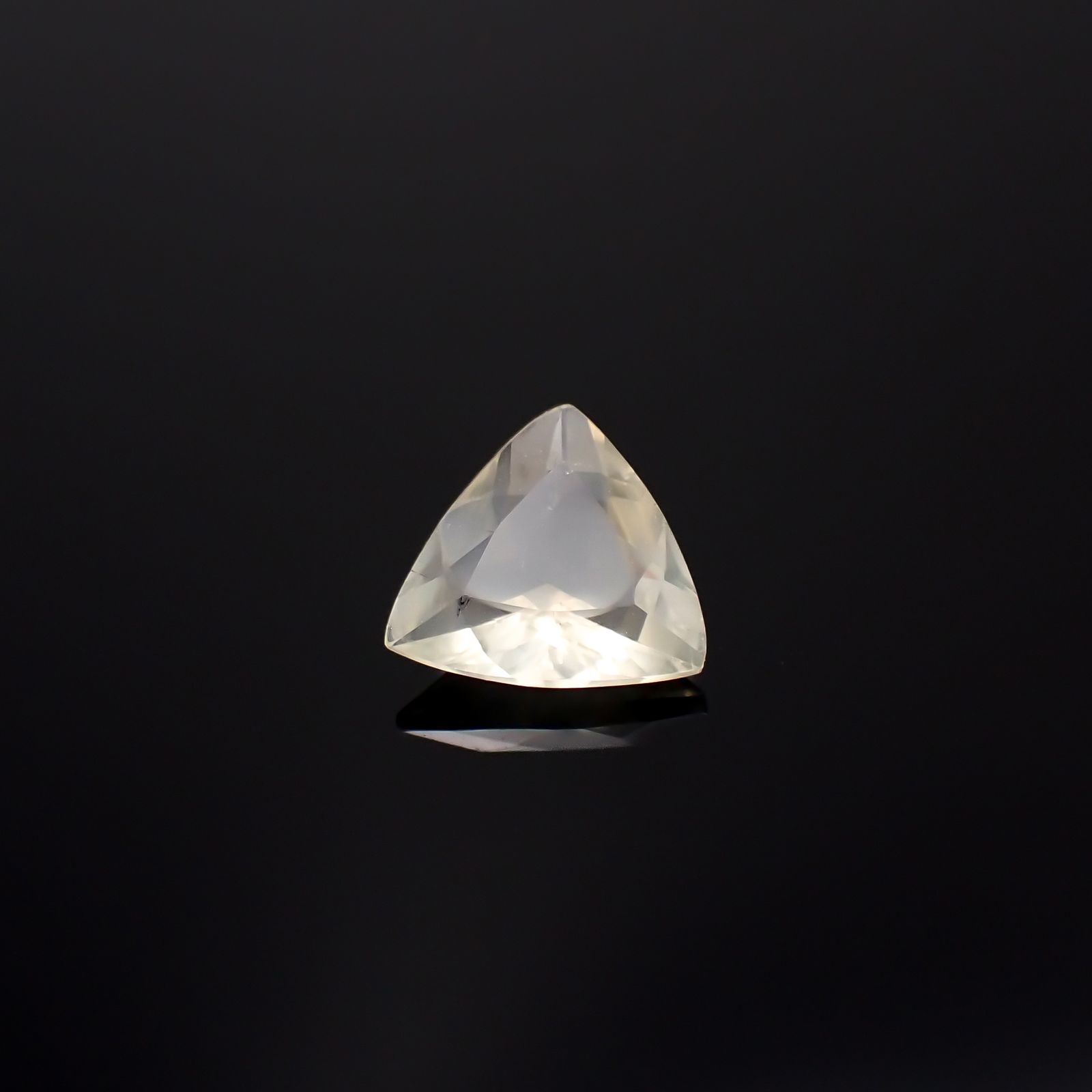 リューサイト(宝石名リューサイト)イタリア産 1.05ct 識別済[231225050]8x8.2mm前後