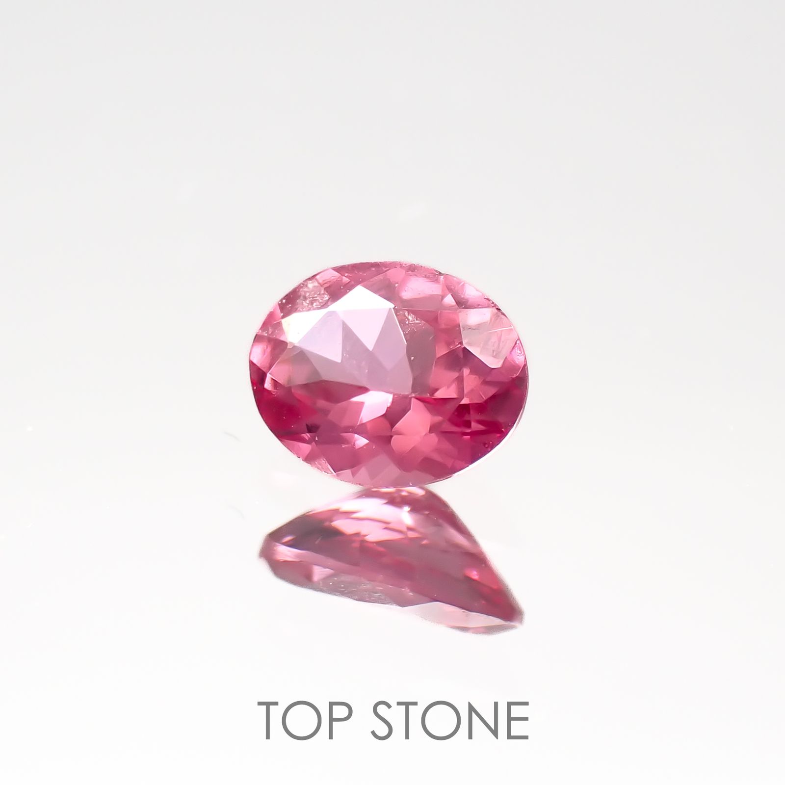 ホットピンクスピネル(宝石名ピンク・スピネル)タンザニア産 0.33ct 識別済[220817353]5x3.9mm前後