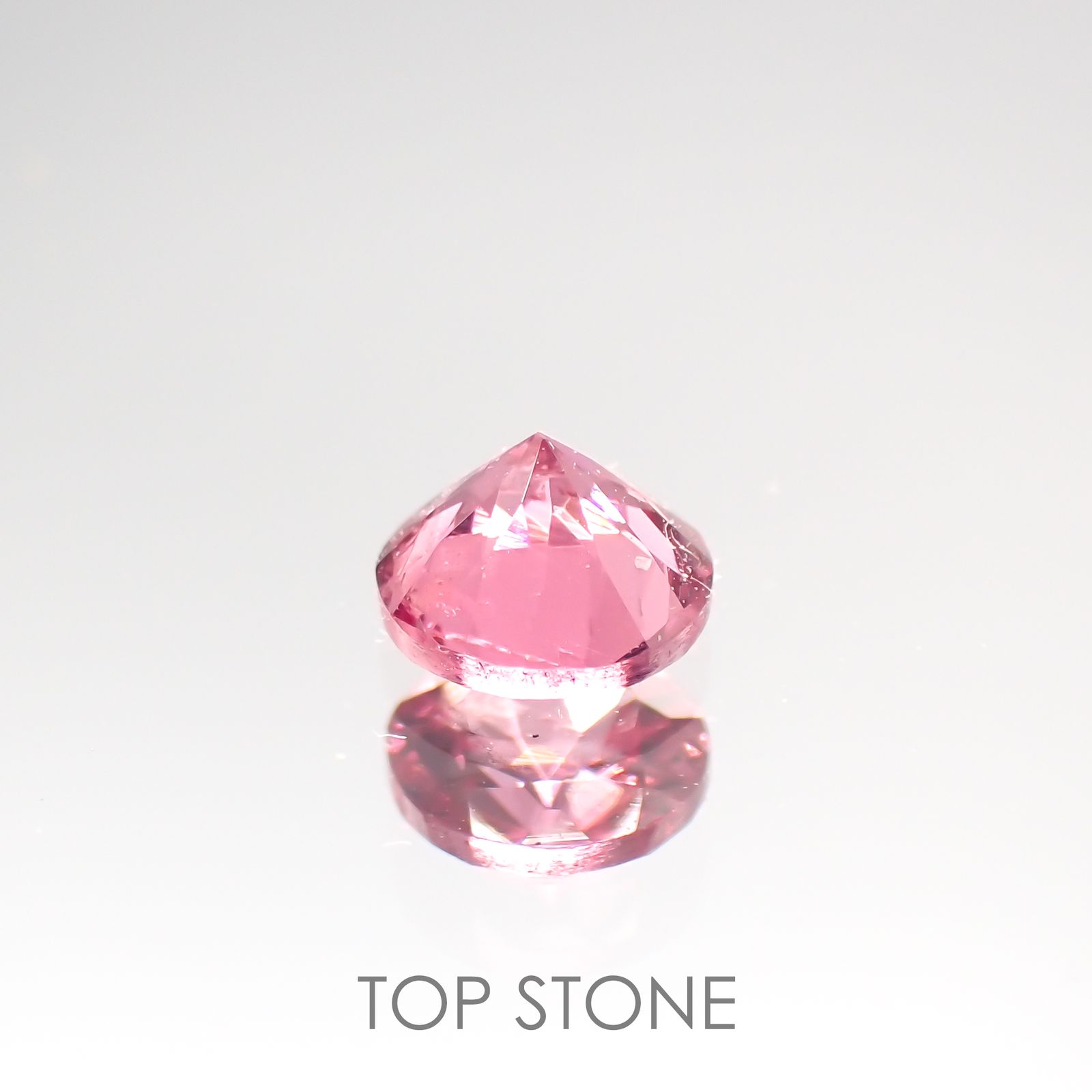 ホットピンクスピネル タンザニア産 ルース 0.35ct[210812587]4.2×4.2mm前後