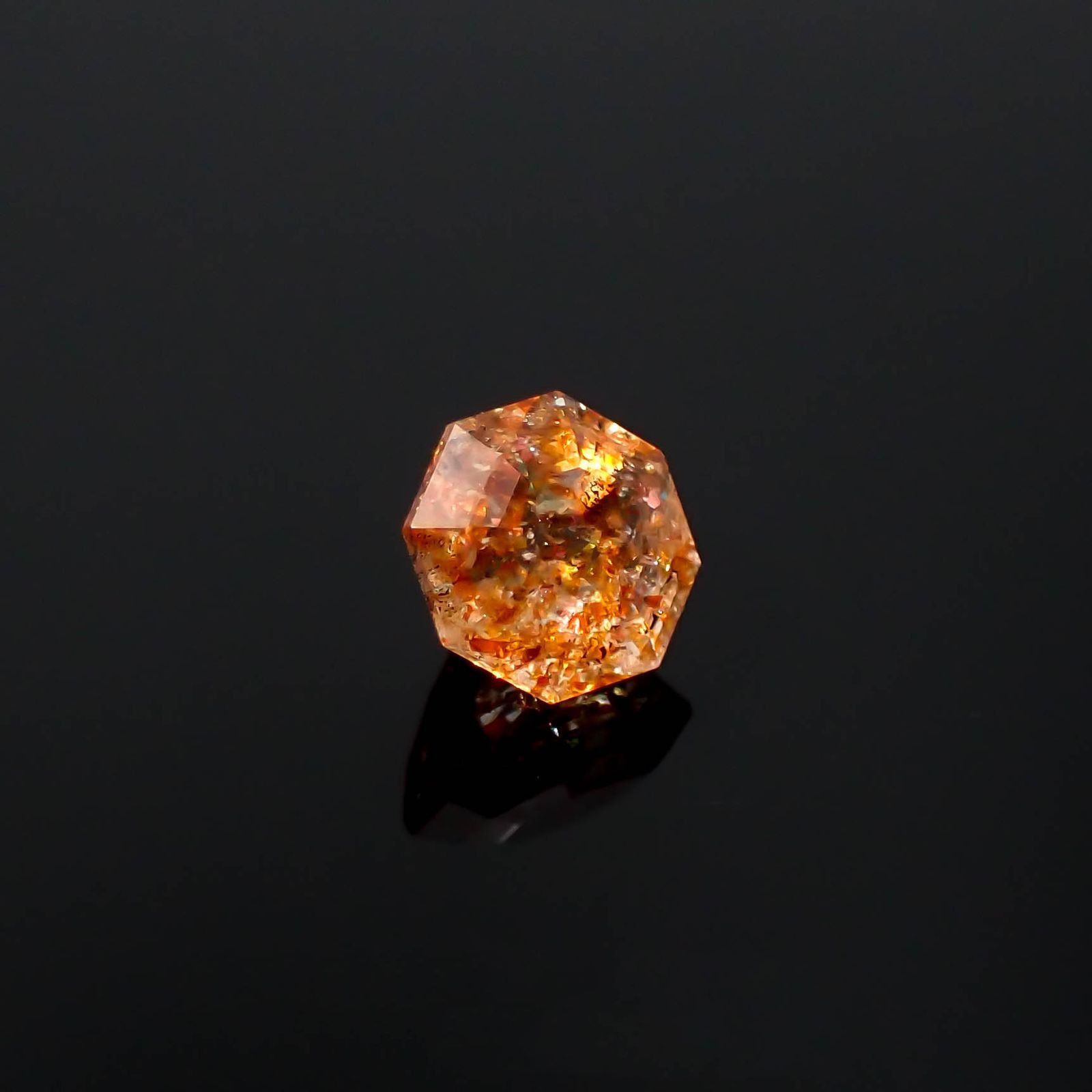 ◇オクタゴンカット◇イリュージョンサンストーン タンザニア産 0.62ct / 5.1x5mm前後 [230320951]