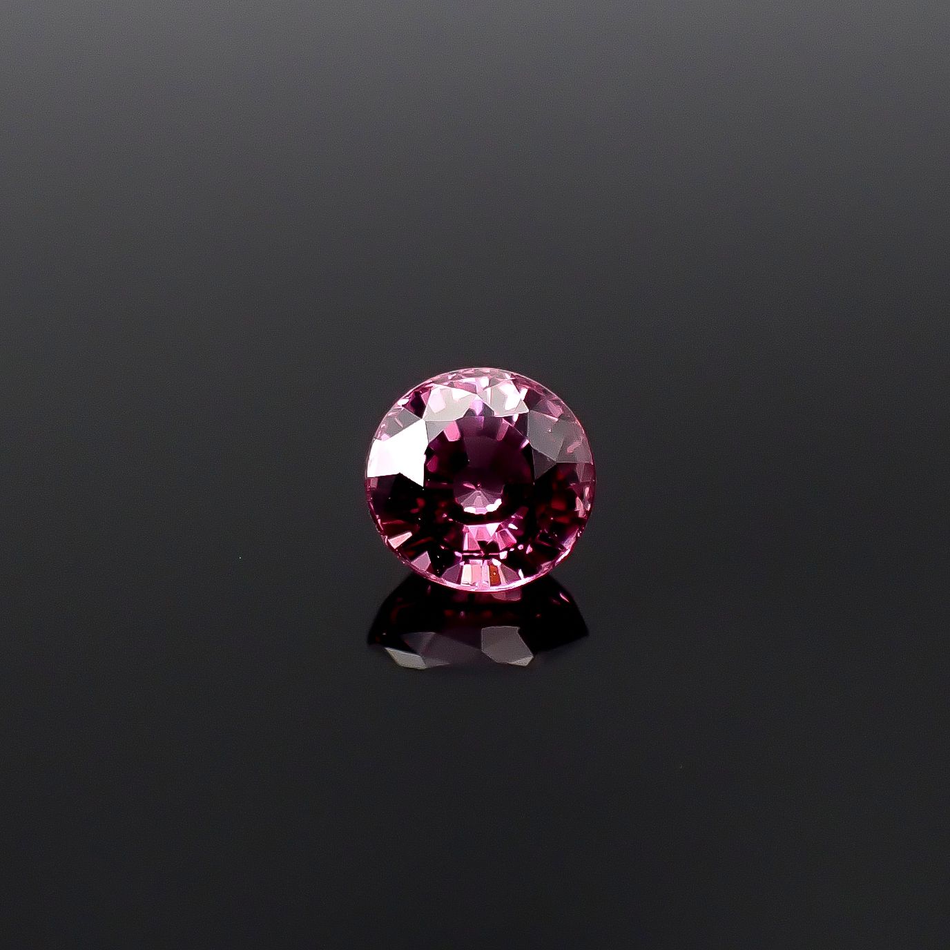 ロードライトガーネット(宝石名ロードライト・ガーネット)ブラジル産 識別済 1.03ct / 5.8x5.8mm前後 [251231412]