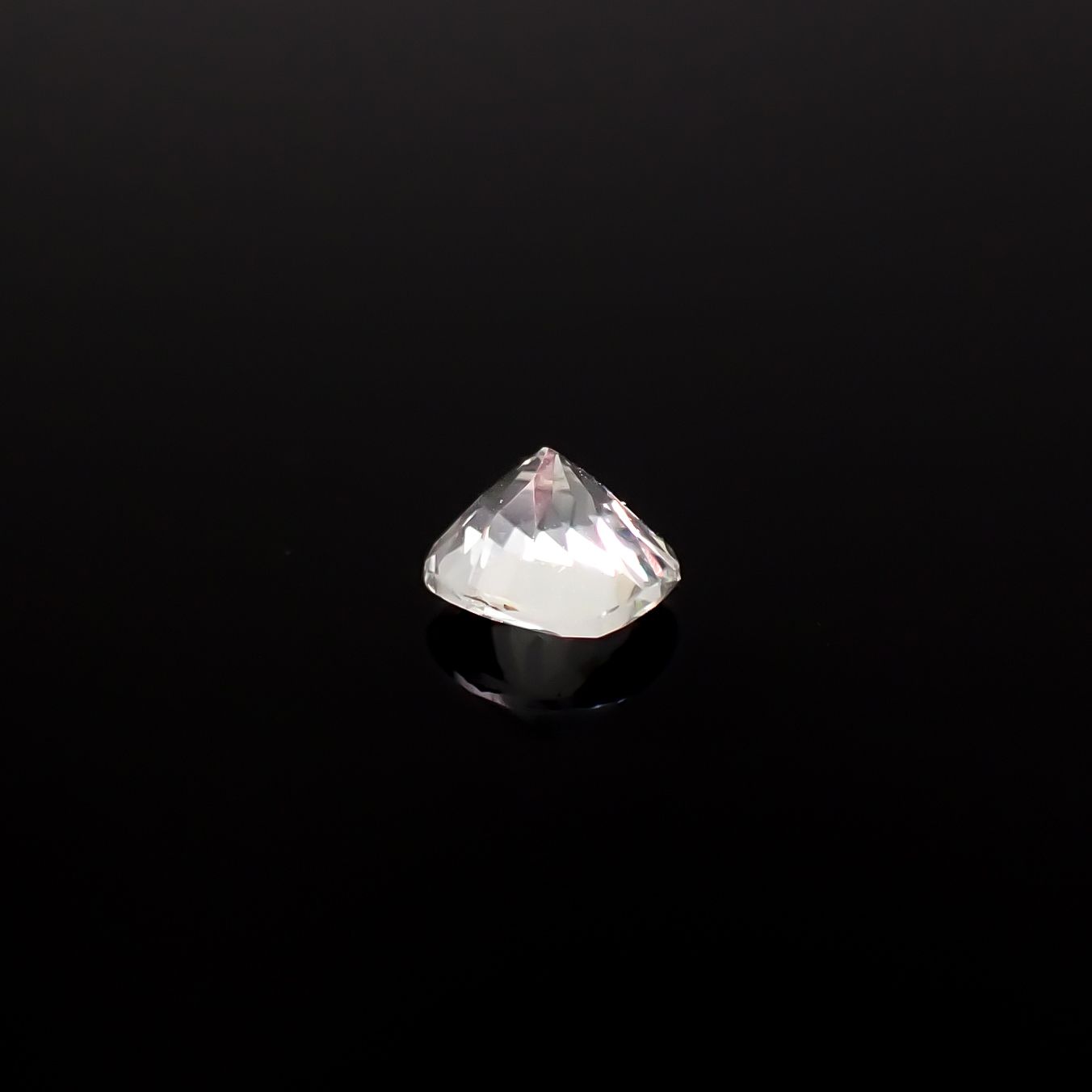 アクロアイト ナイジェリア産 0.26ct / 3.9x3.5mm前後 [251231358]