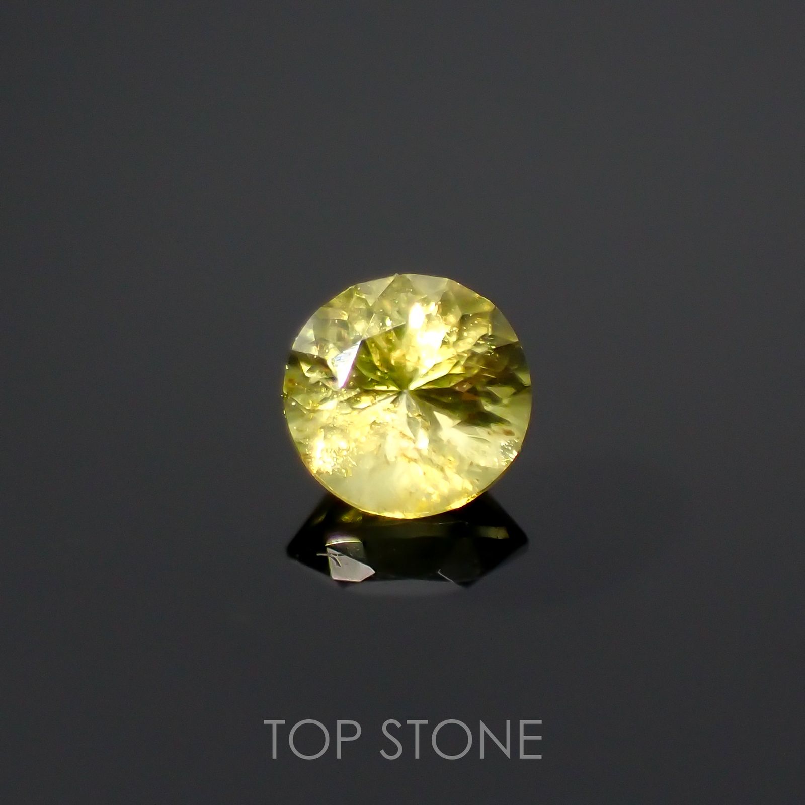 パラサイティックペリドット(宝石名ペリドット/起源パラサイト) 採取地：ロシア 0.078ct 日独鑑付[210812867]2.5×2.5mm前後