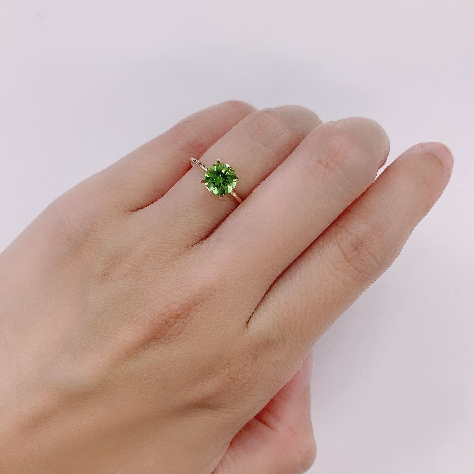 ペリドット(宝石名ペリドット) パキスタン産 1.05ct 識別済[210813075]6.3×6.3mm前後