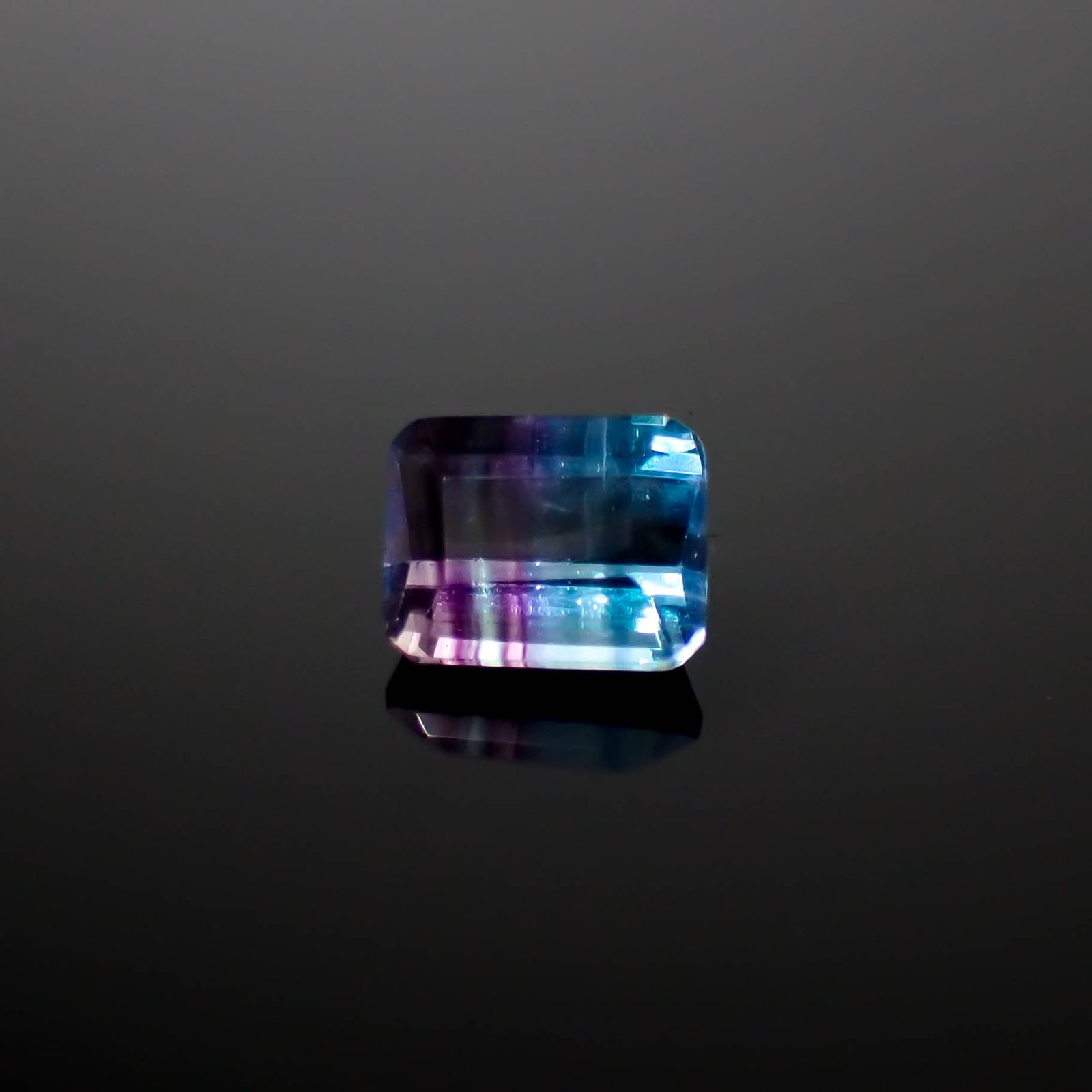 パーティカラーフローライト フルオレッセンス ブラジル産 3.09ct[240828645]8.9x7mm前後