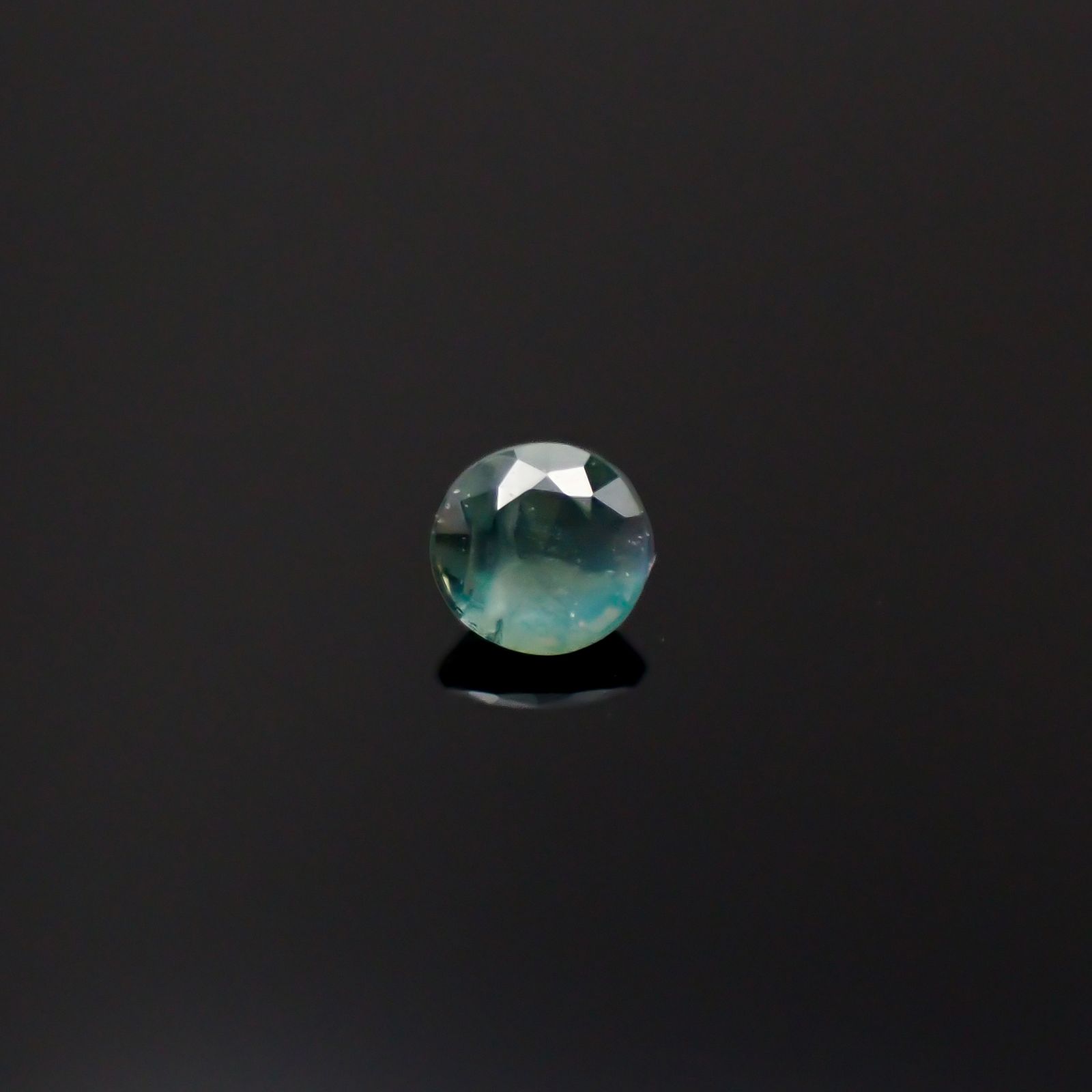 シルキーアレキサンドライト ブラジル産/EmeraldMains社製 0.043ct[240527617]2.2x2.2mm前後