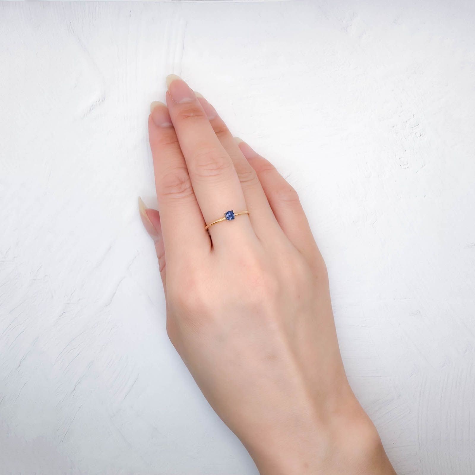 サファイア スリランカ/マダガスカル産 0.26ct / 3.4x3.4mm前後 [250931006]