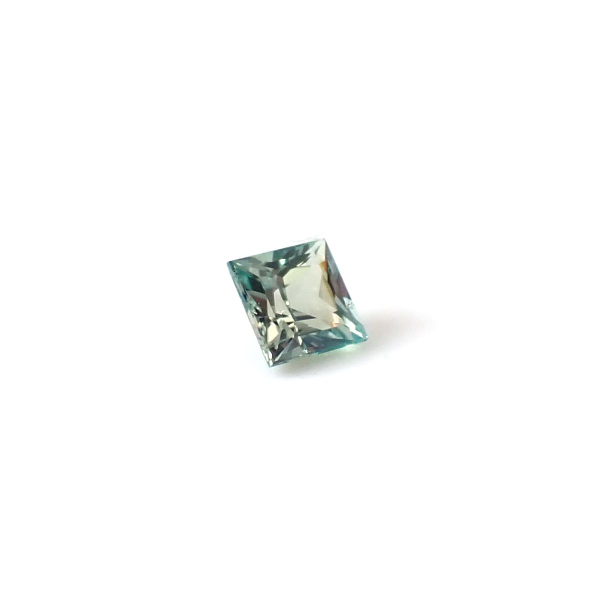 ◇プリンセスカット◇アレキサンドライト ブラジル産 EmeraldMains社製 0.11ct / 2.5x2.5mm前後 [260131578]