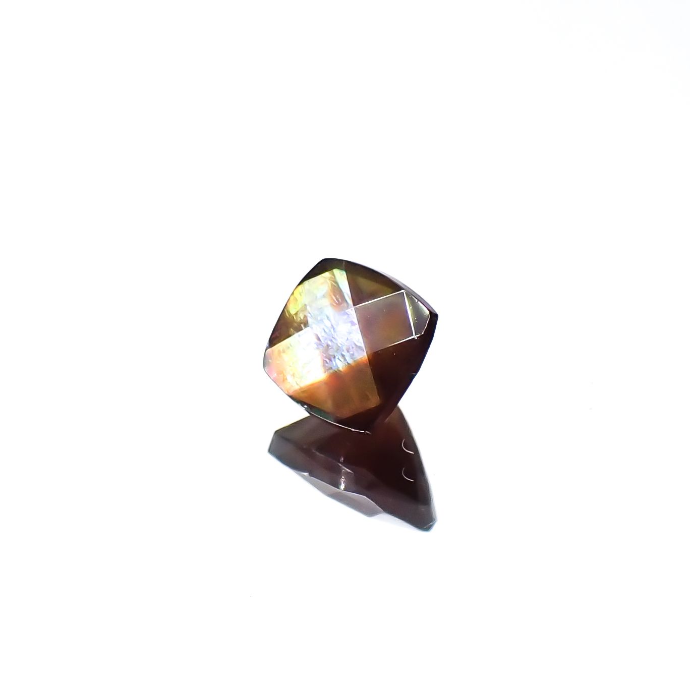 ◇チェッカーカット◇レインボーガーネット 日本・奈良県産 0.78ct[240125544]4.9x4.8mm前後