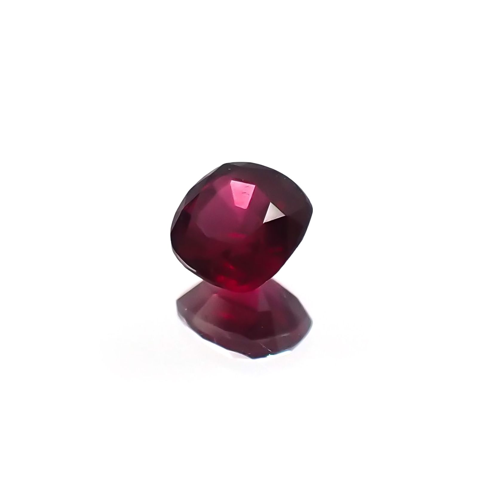 ルビー 非加熱(宝石名ルビー) マダガスカル産 識別済 0.45ct / 4.1x4.1mm前後 [210711735]