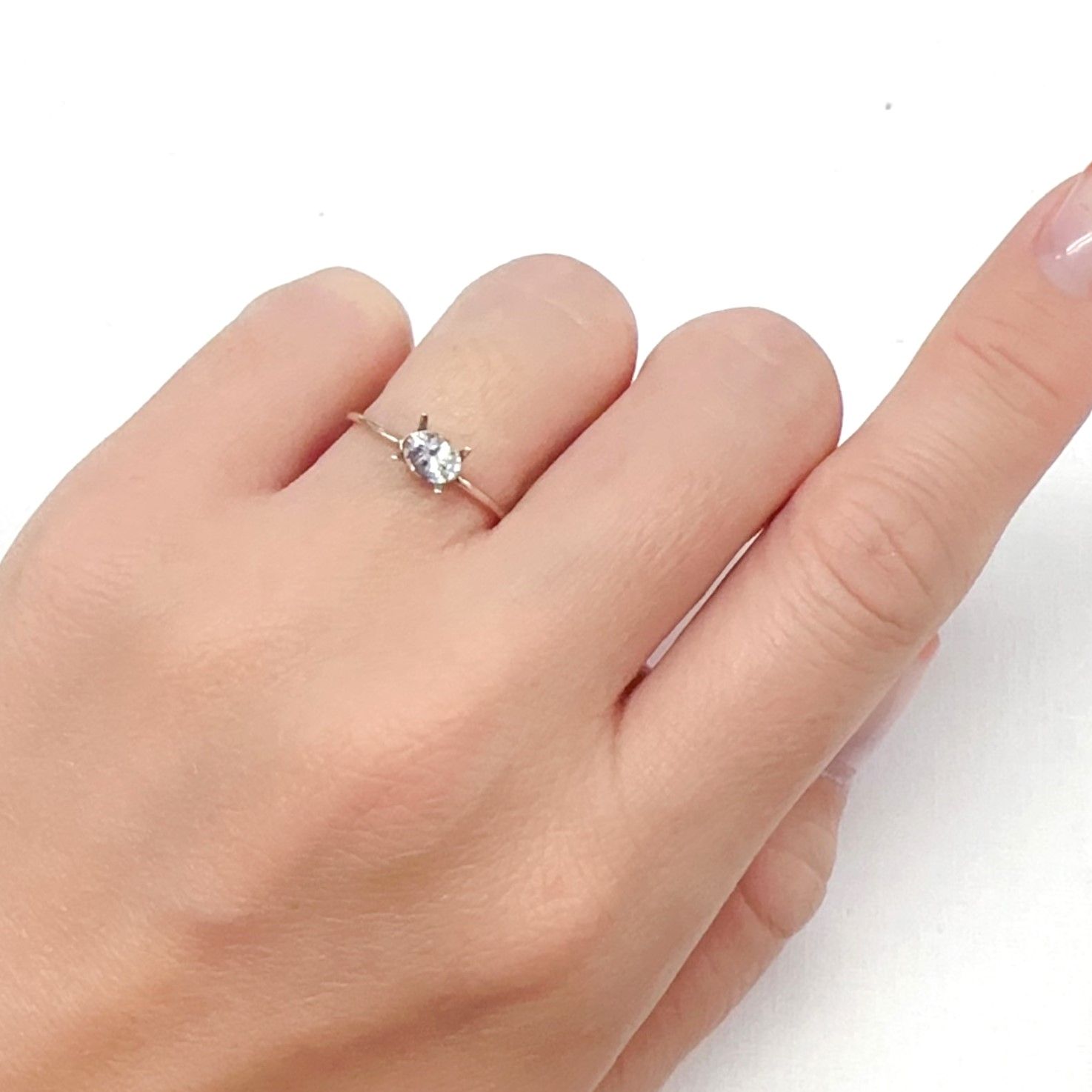 カラーレスサファイア スリランカ産 0.47ct[240527482]5x4mm前後