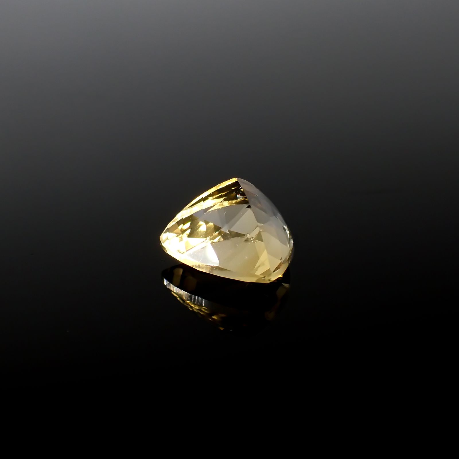 バライト(宝石名バライト)アメリカ・サウスダコタ州産 6.192ct ソ付(日独)[240327014]10.5x10.38mm前後