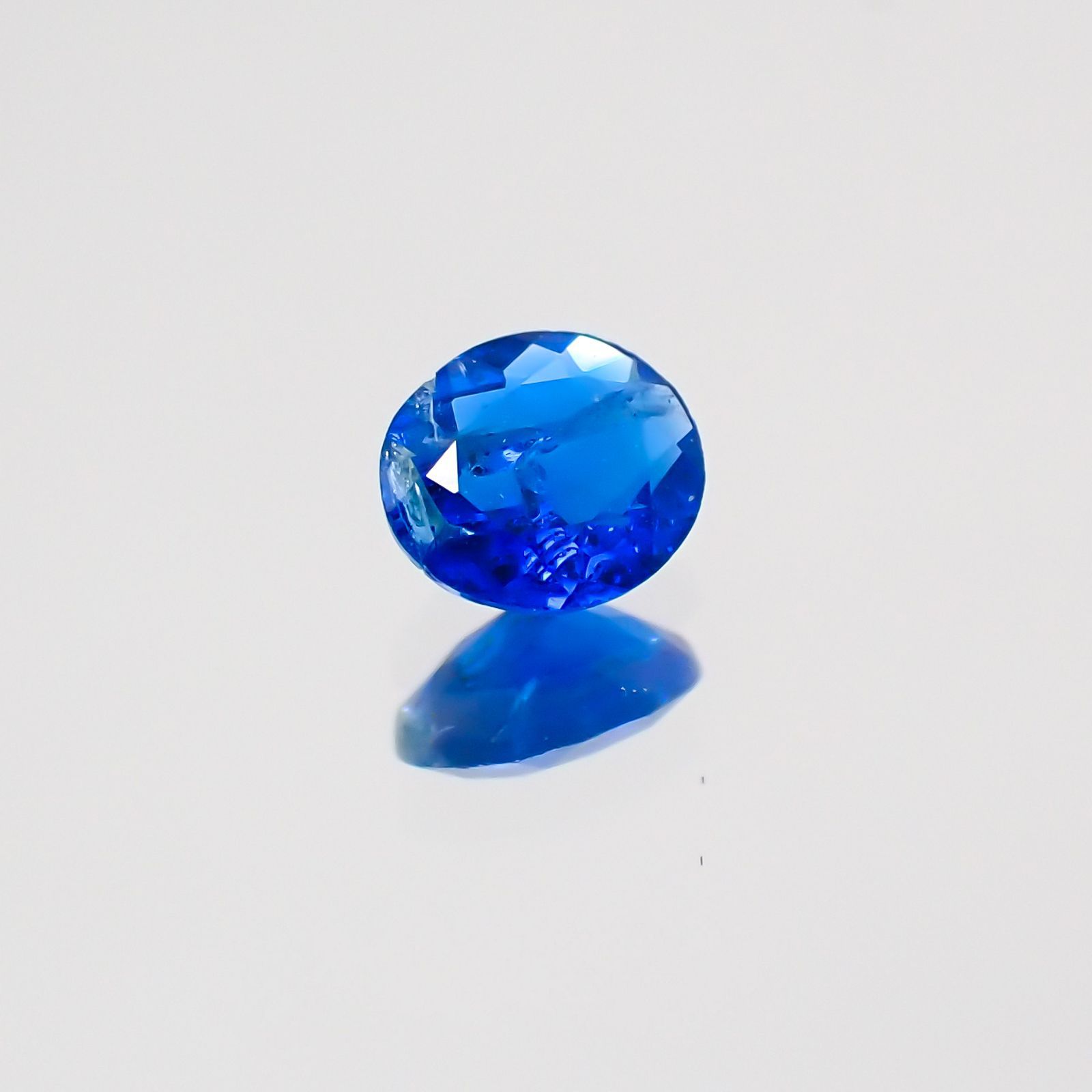 アウイナイト フルオレッセンス(宝石名アウイナイト) ドイツ産 0.11ct 識別済[20052289]3.7×3.3mm前後