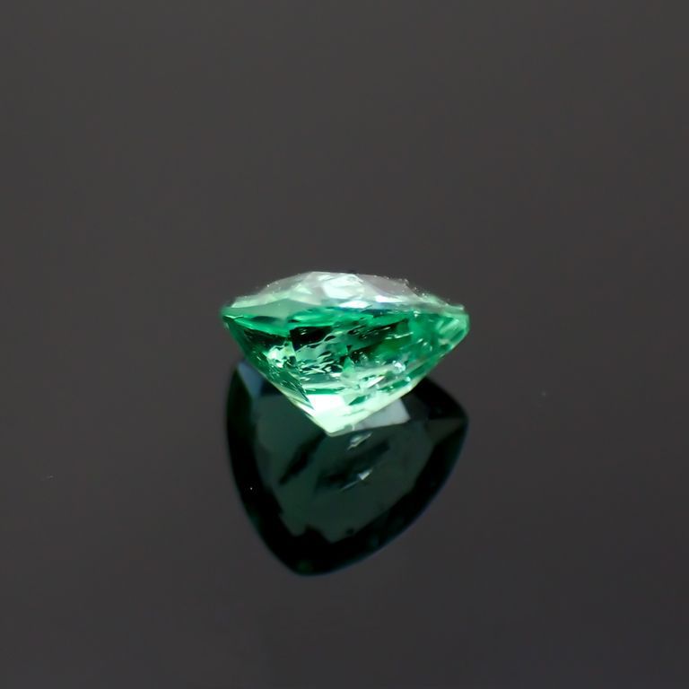 パライバトルマリン(宝石名トルマリン/別名パライバ・トルマリン)ブラジル・パライバ州バターリャ鉱山産 0.32ct 識別済[221018810]4.5x4.5mm前後