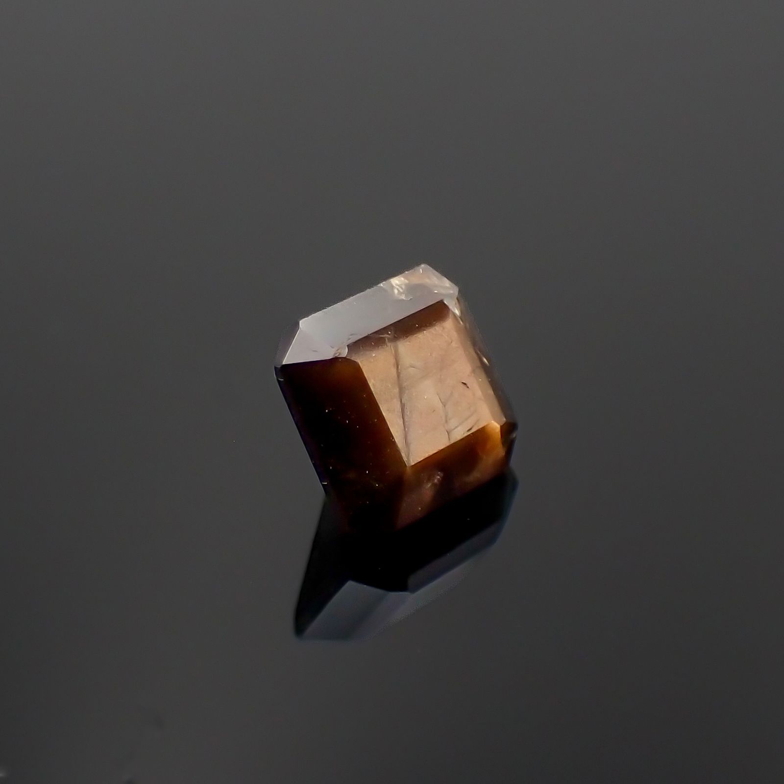 ゴールドシーンサファイア非加熱 ケニア産 1.39ct[230321333]5.8x5.4mm前後