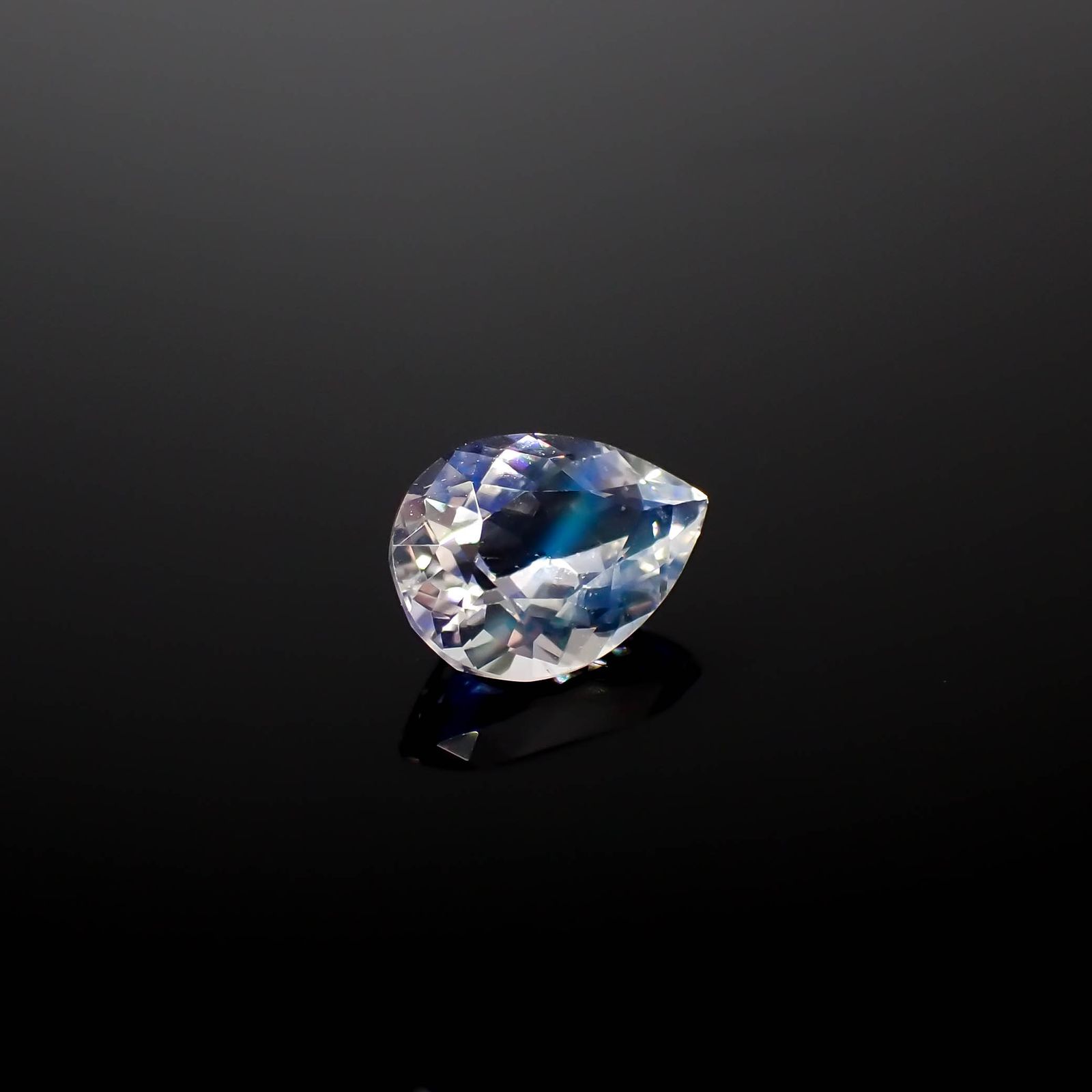 レインボームーンストーン ザンビア産 0.63ct[240326922]6.9x5mm前後