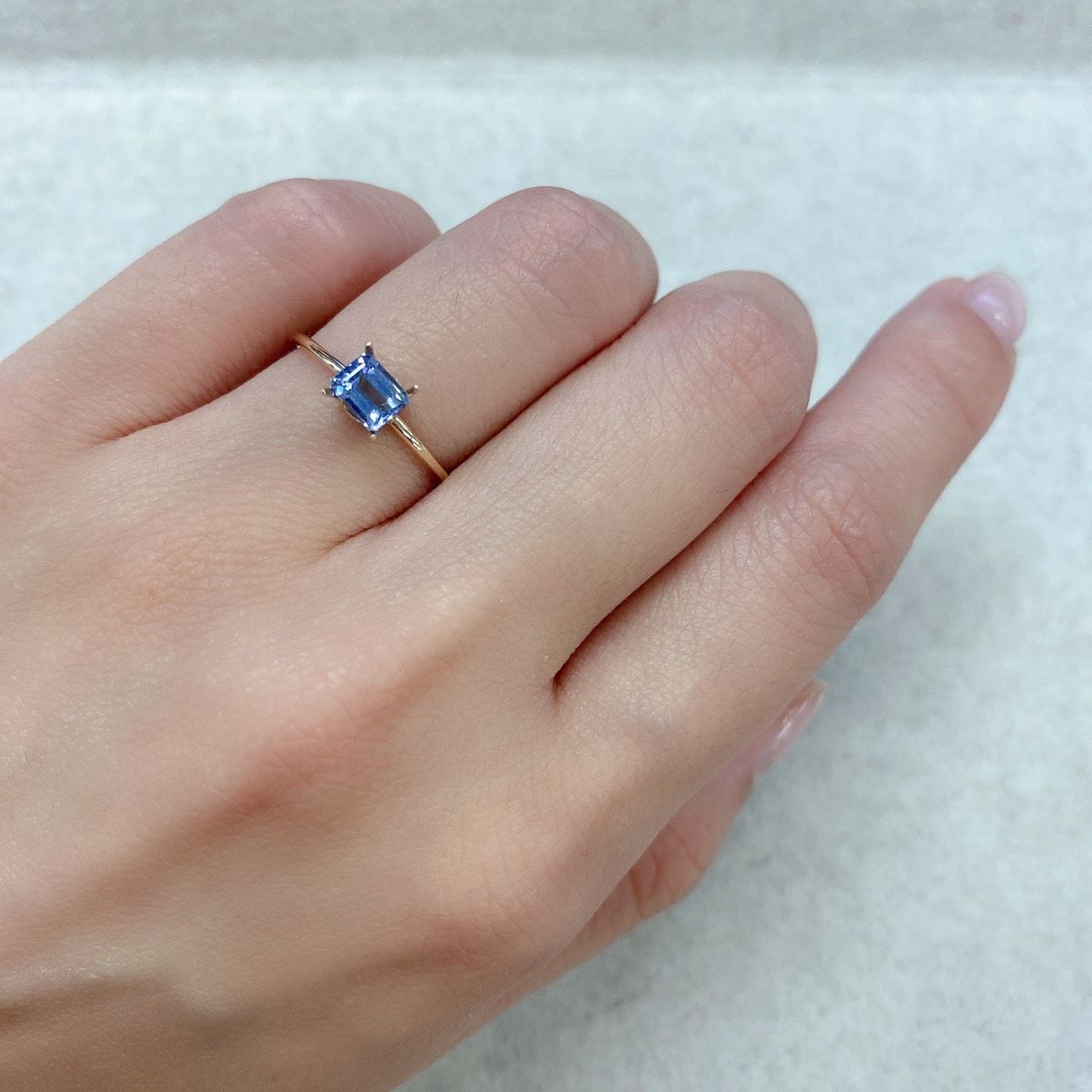 パーティカラータンザナイト(宝石名パーティカラード・ゾイサイト) タンザニア産 0.619ct ソ付(彩珠)[210711576]5×4mm前後