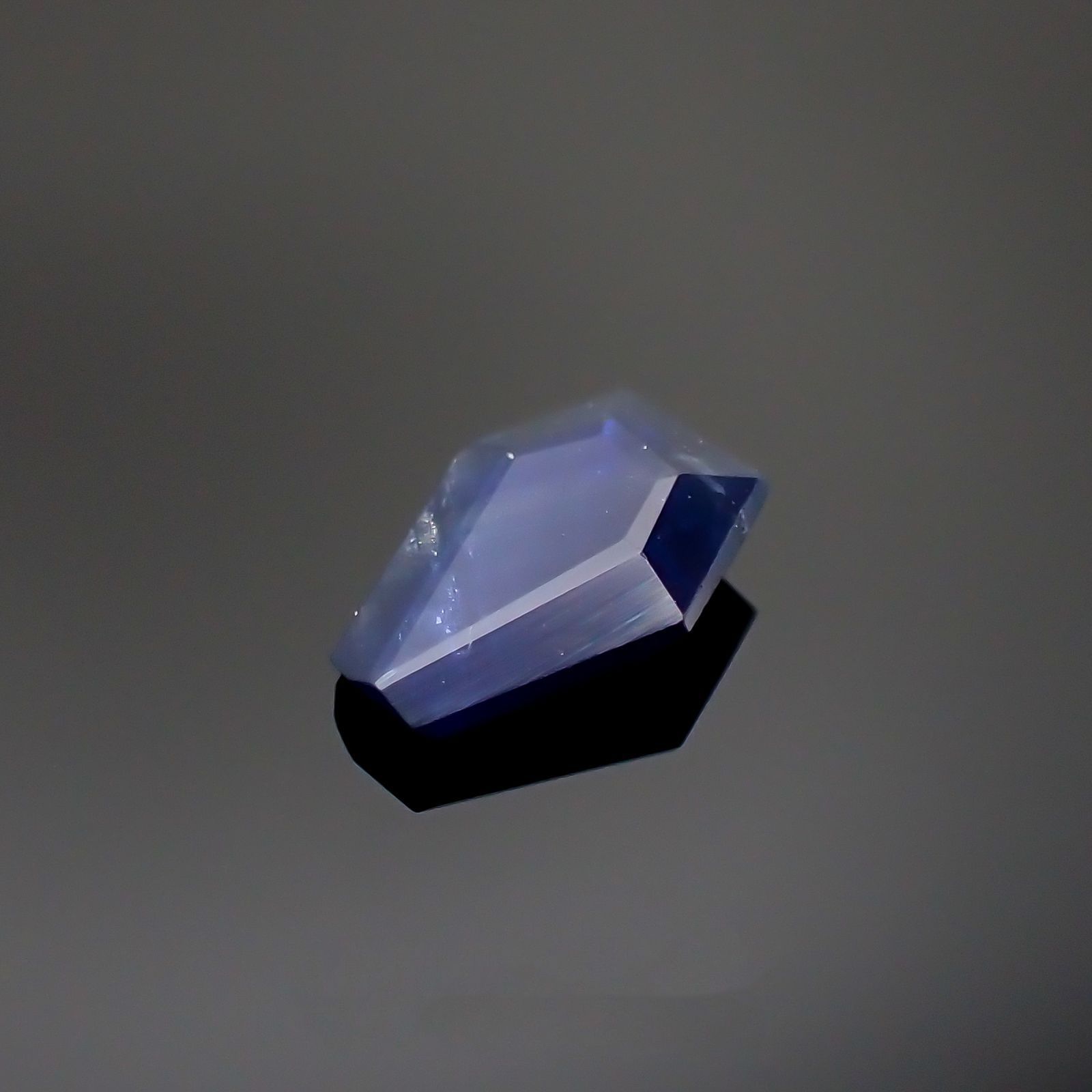 ◇カスタムカット◇サファイア(宝石名サファイア) マダガスカル産 0.73ct 識別済[210913197]7.4×5.7mm前後