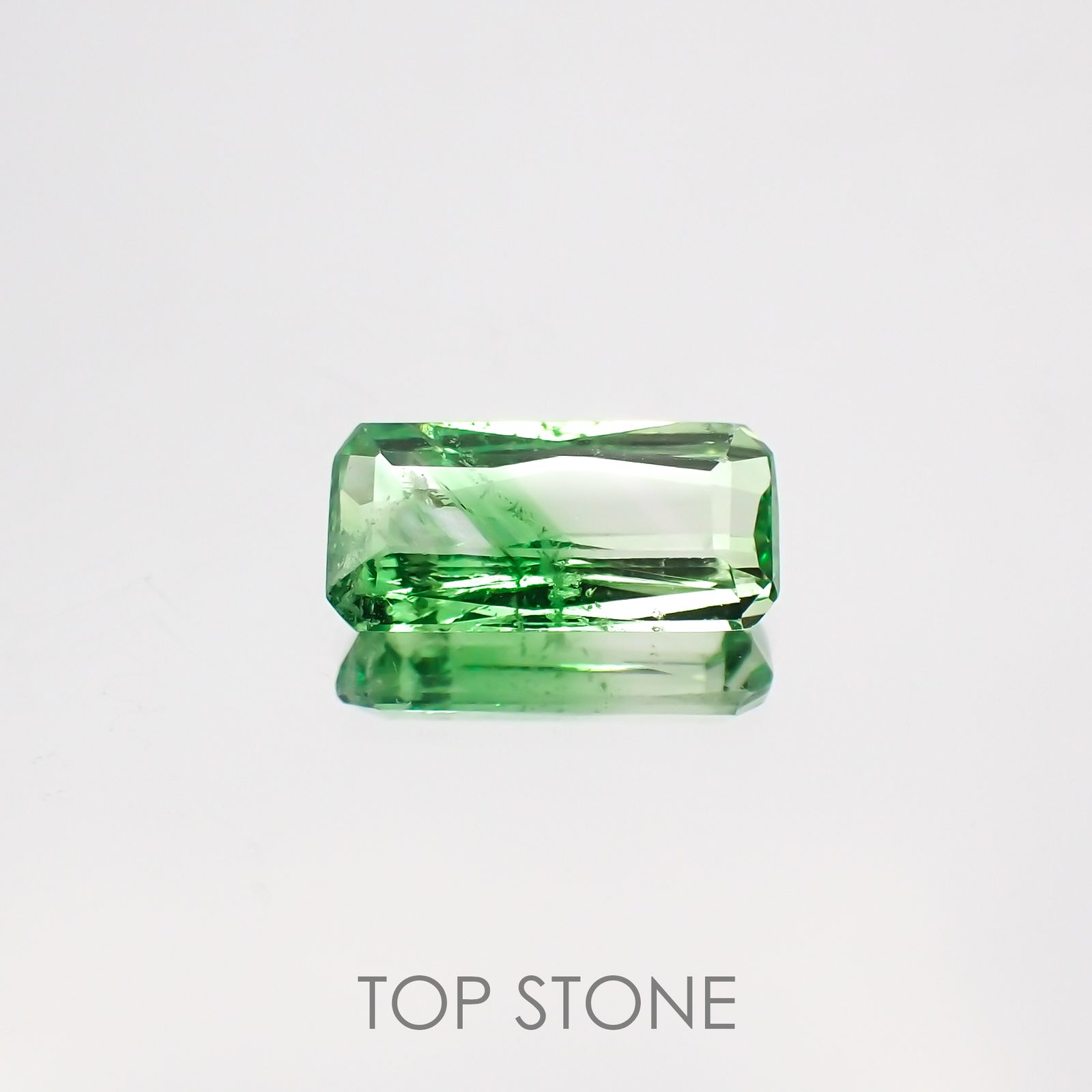 バイカラーツァボライト タンザニア産 ルース 0.67ct[210610921]7.5×3.6mm前後 | TOP STONE(トップストーン)