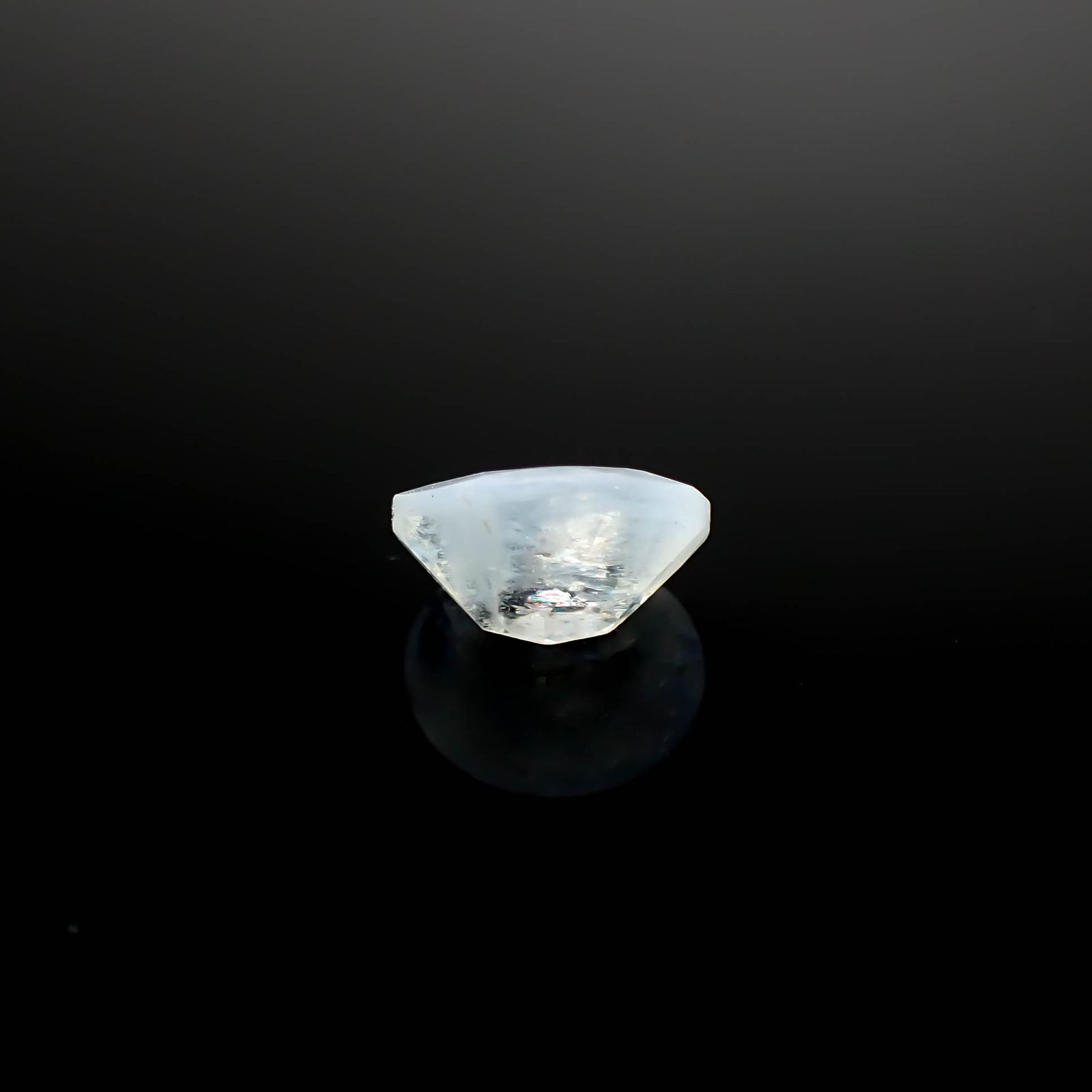 イリデッセンスアクアマリン ブラジル産 1.68ct [250730837]9x7.4mm前後