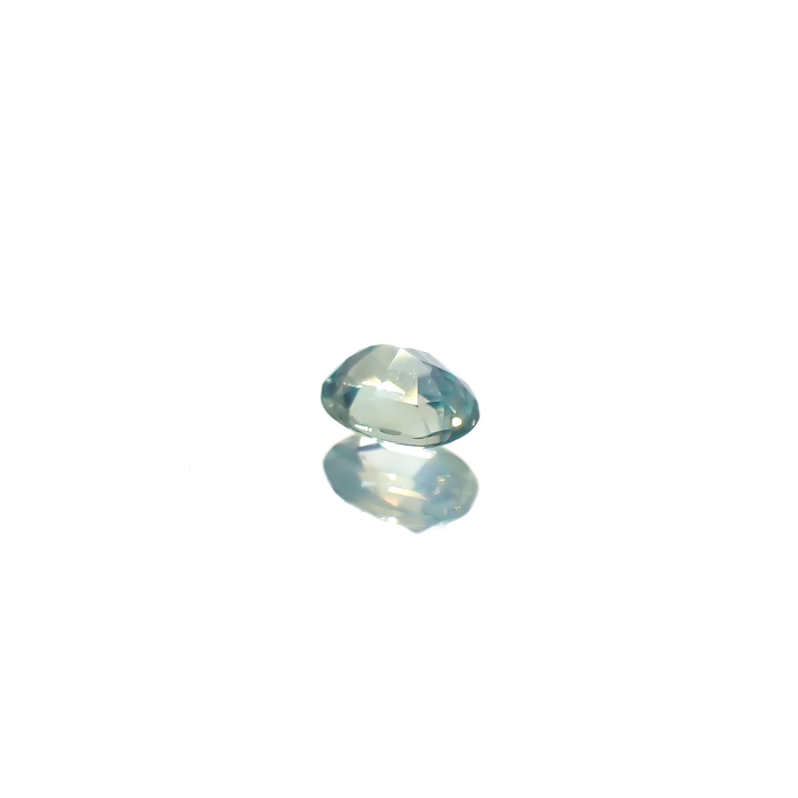 アレキサンドライトキャッツアイ ブラジル・ミナスジェライス州ヘマチタ鉱山産 0.099ct[240527429]3.2x2.4mm前後