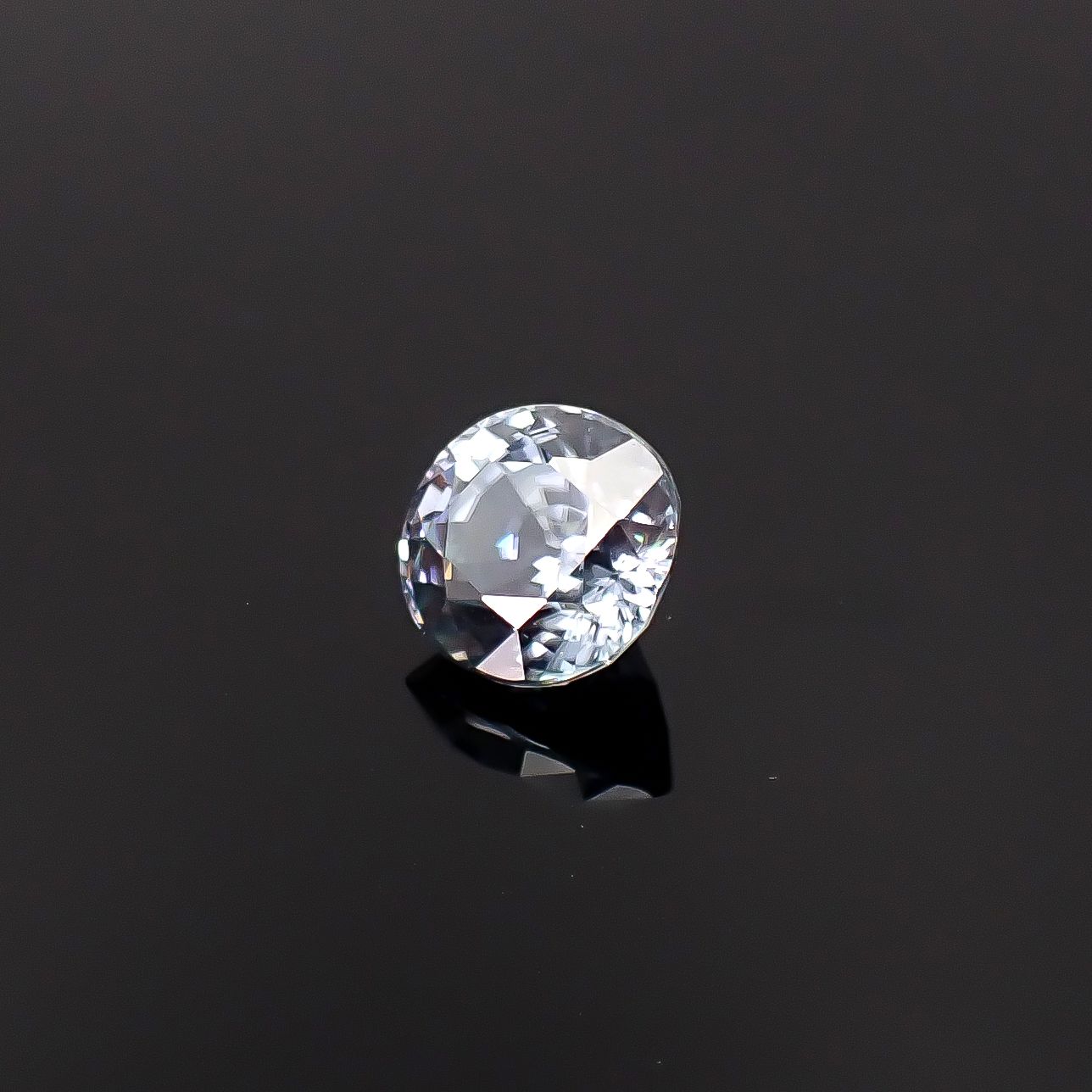 リバースカラーチェンジジルコン ミャンマー・モゴック産 5.80ct / 9.7x9.3mm前後 [260231780]