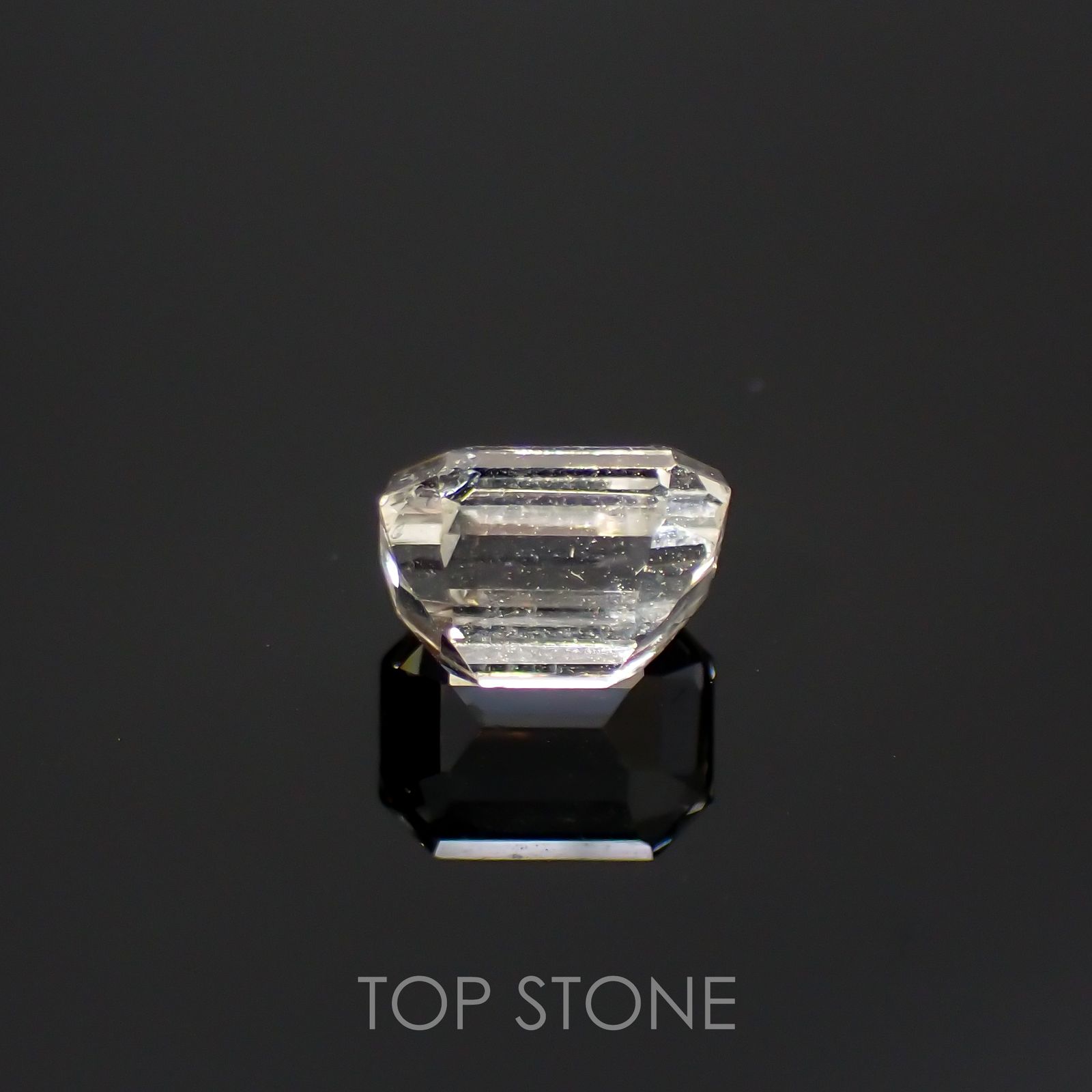 カラーレスエンスタタイト(宝石名ホワイト・エンスタタイト)スリランカ産 1.32ct 識別済[220115573]6.6x5mm前後