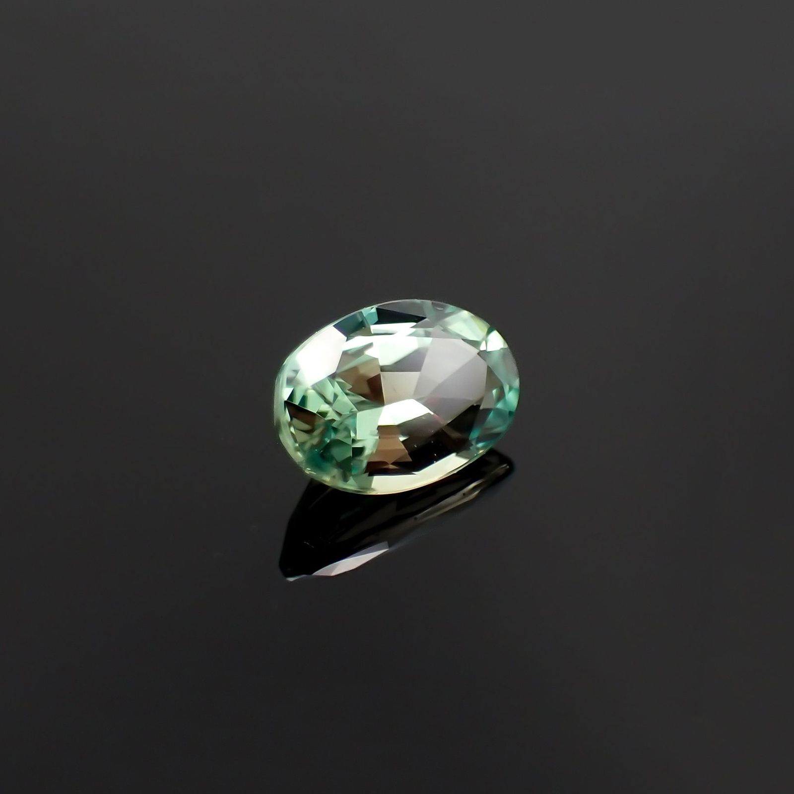 アレキサンドライト(宝石名アレキサンドライト)ブラジル産 GIA鑑付 0.54ct / 6.19x4.12mm前後 [230823163]