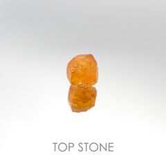 スペサルティンガーネット マンダリンオレンジカラー(宝石名ガーネット) タンザニア産 原石・結晶 4.02ct 識別済[20095403]8.3×8mm前後