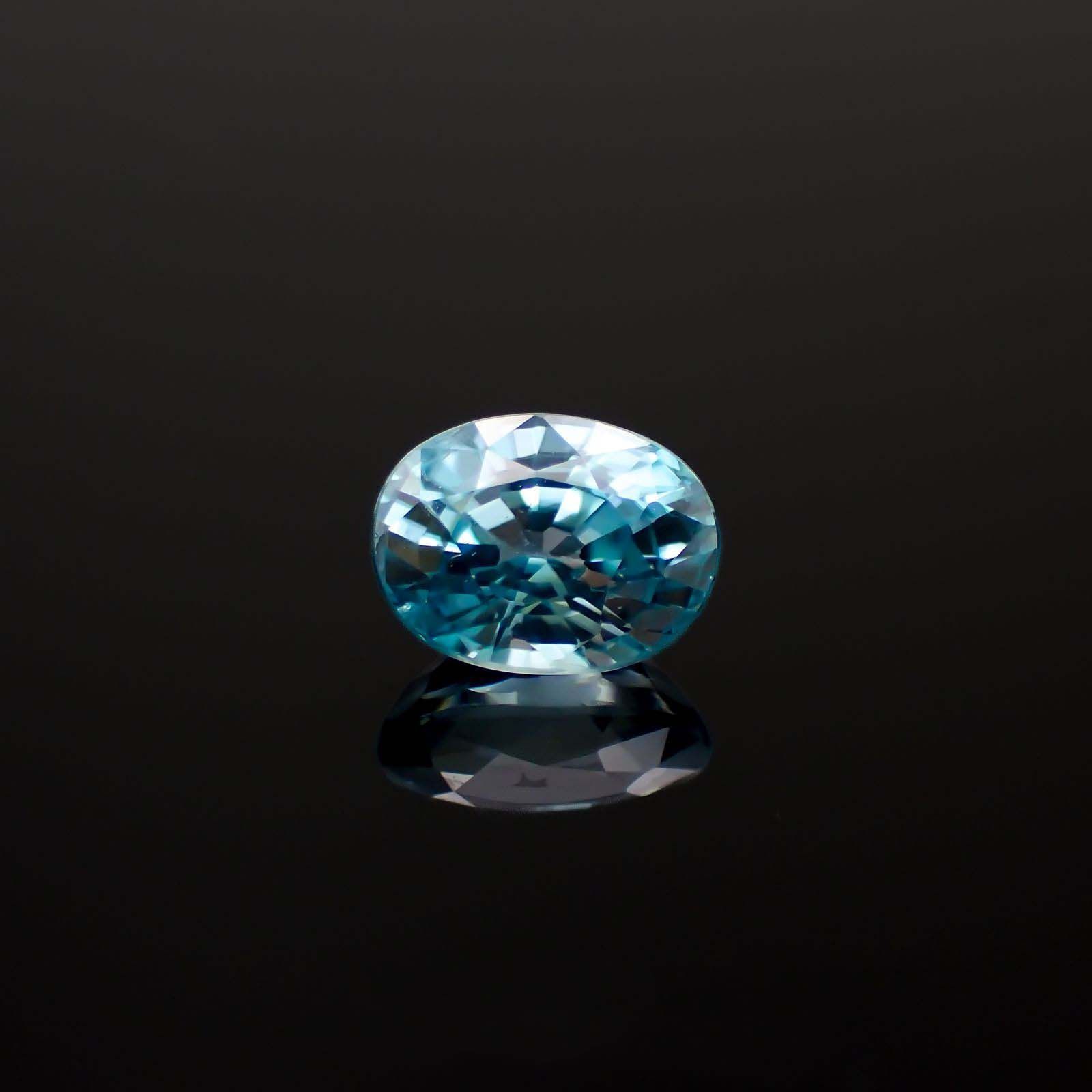 ブルージルコン カンボジア産 2.34ct / 8x6.1mm前後 [221018654]