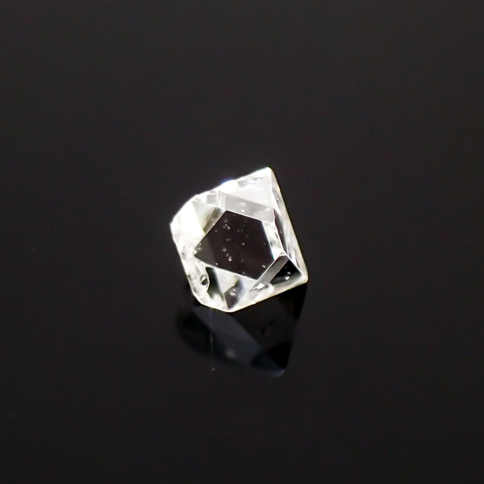 ソーヤブルダイヤモンド(宝石名ダイアモンド) ロシア産 原石・結晶 0.044ct 識別済[210410544]2.2×1.9mm前後