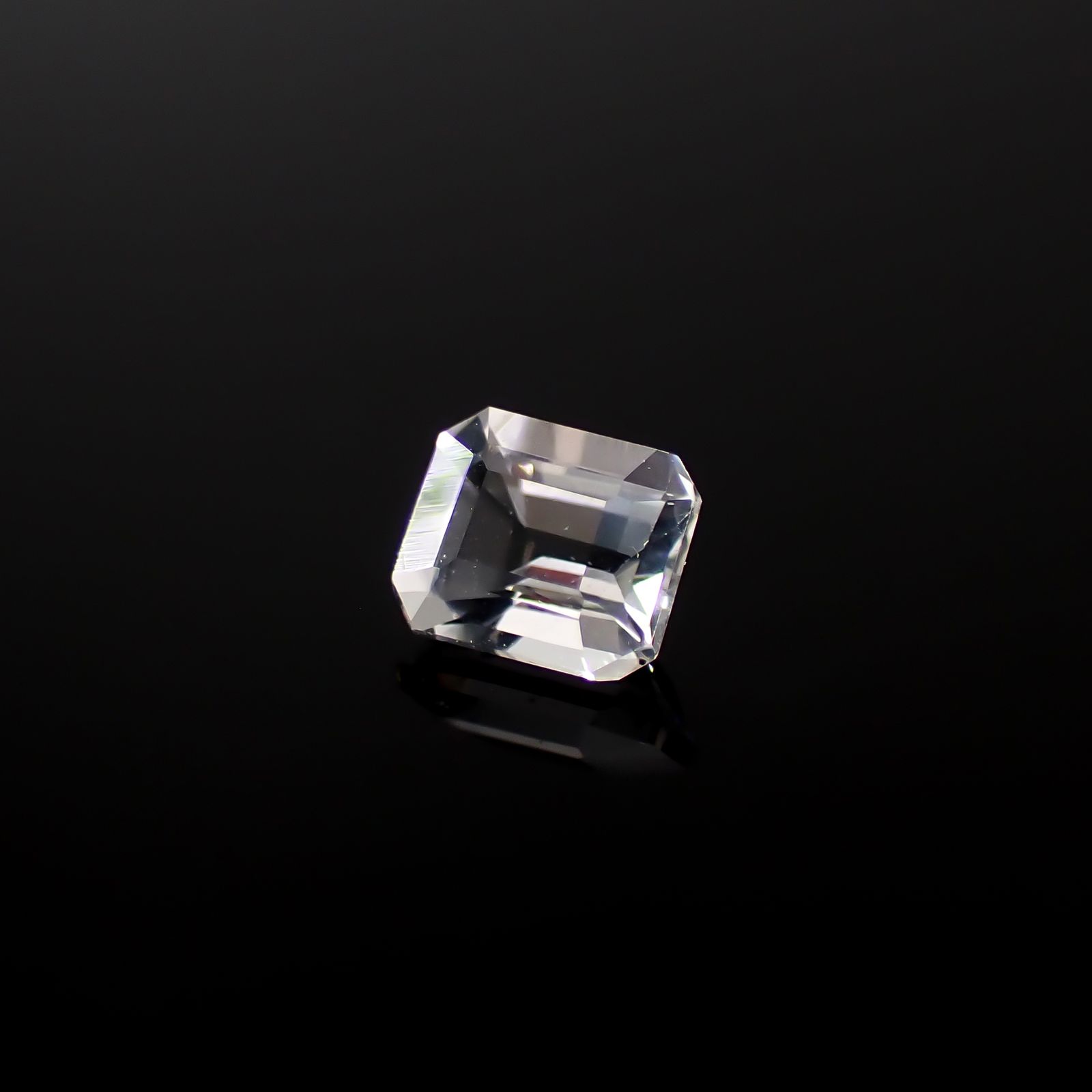 テネブレッセンススキャポライト アフガニスタン産 0.25ct[240928934]4.1x3.4mm前後