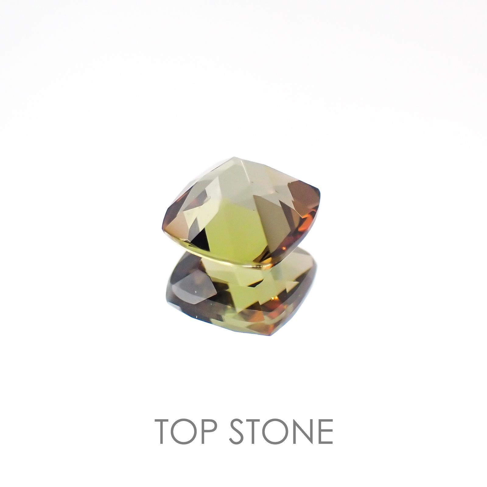 バイカラーアンダリュサイト スリランカ産 ルース 0.53ct[20117464]4.9×4.9mm前後